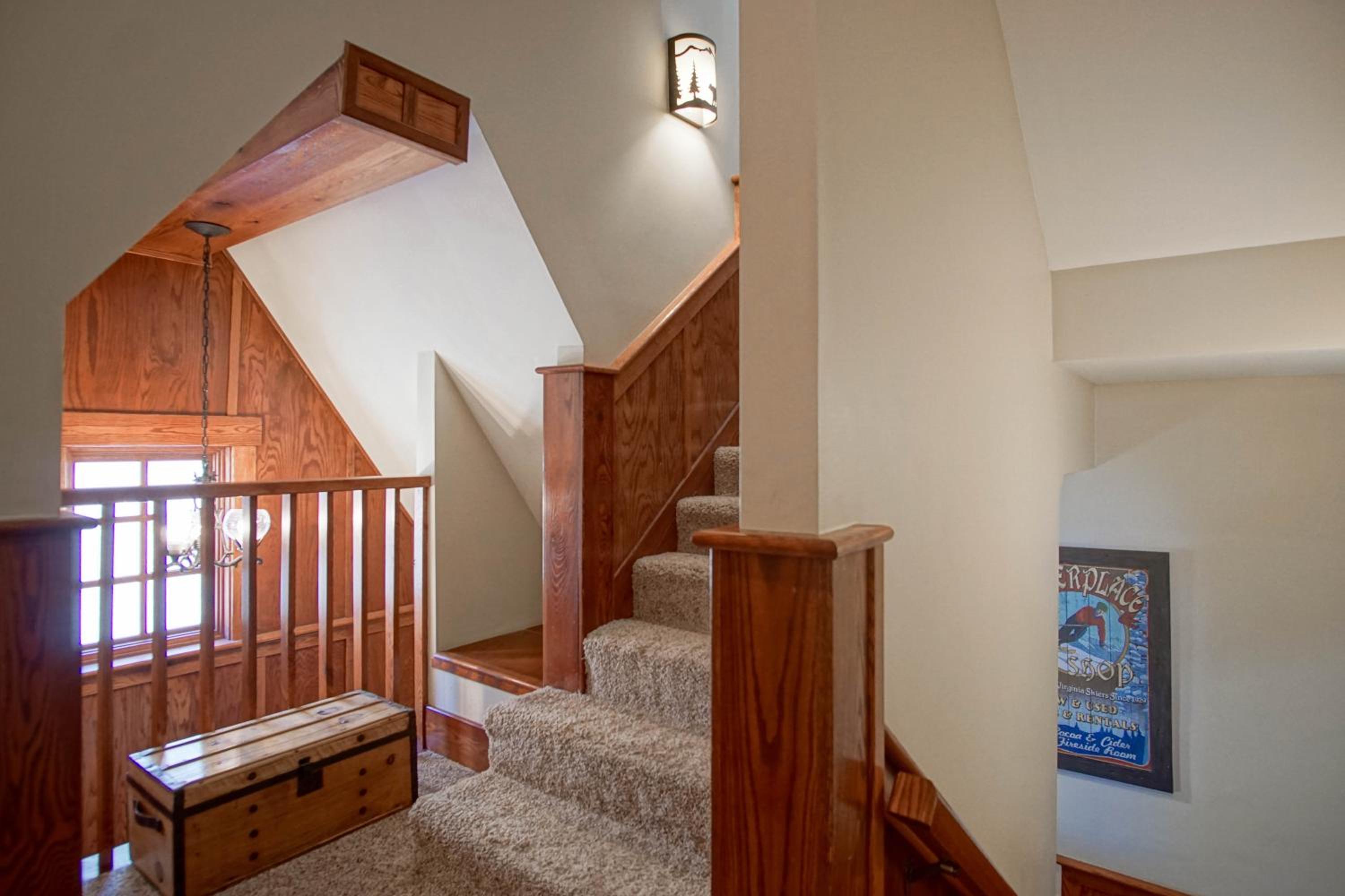 Slope side 8 BR at Sanctuary Majestic Mountain Top Estate 4800 square feet of quality sleeps 16