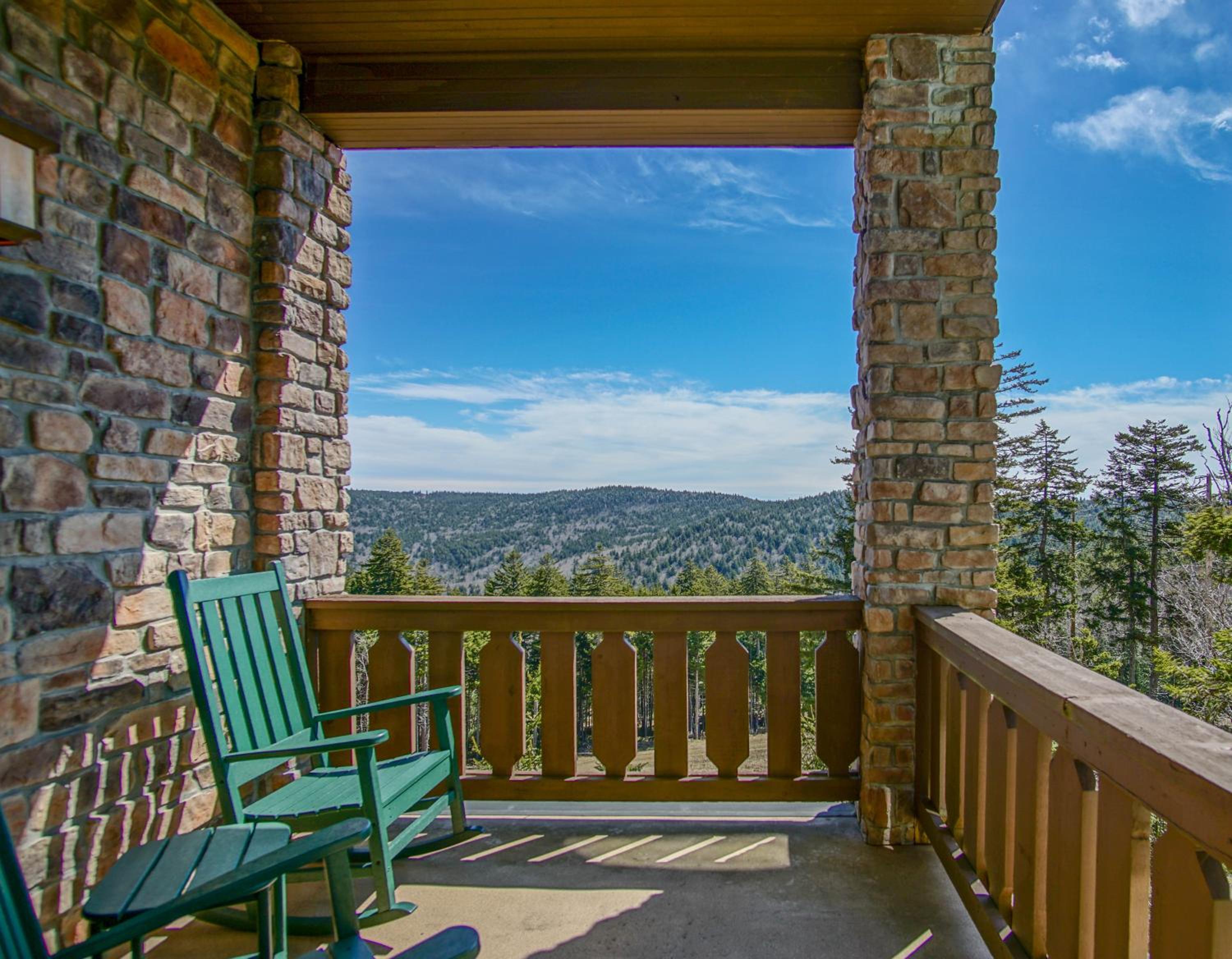 Slope side 8 BR at Sanctuary Majestic Mountain Top Estate 4800 square feet of quality sleeps 16