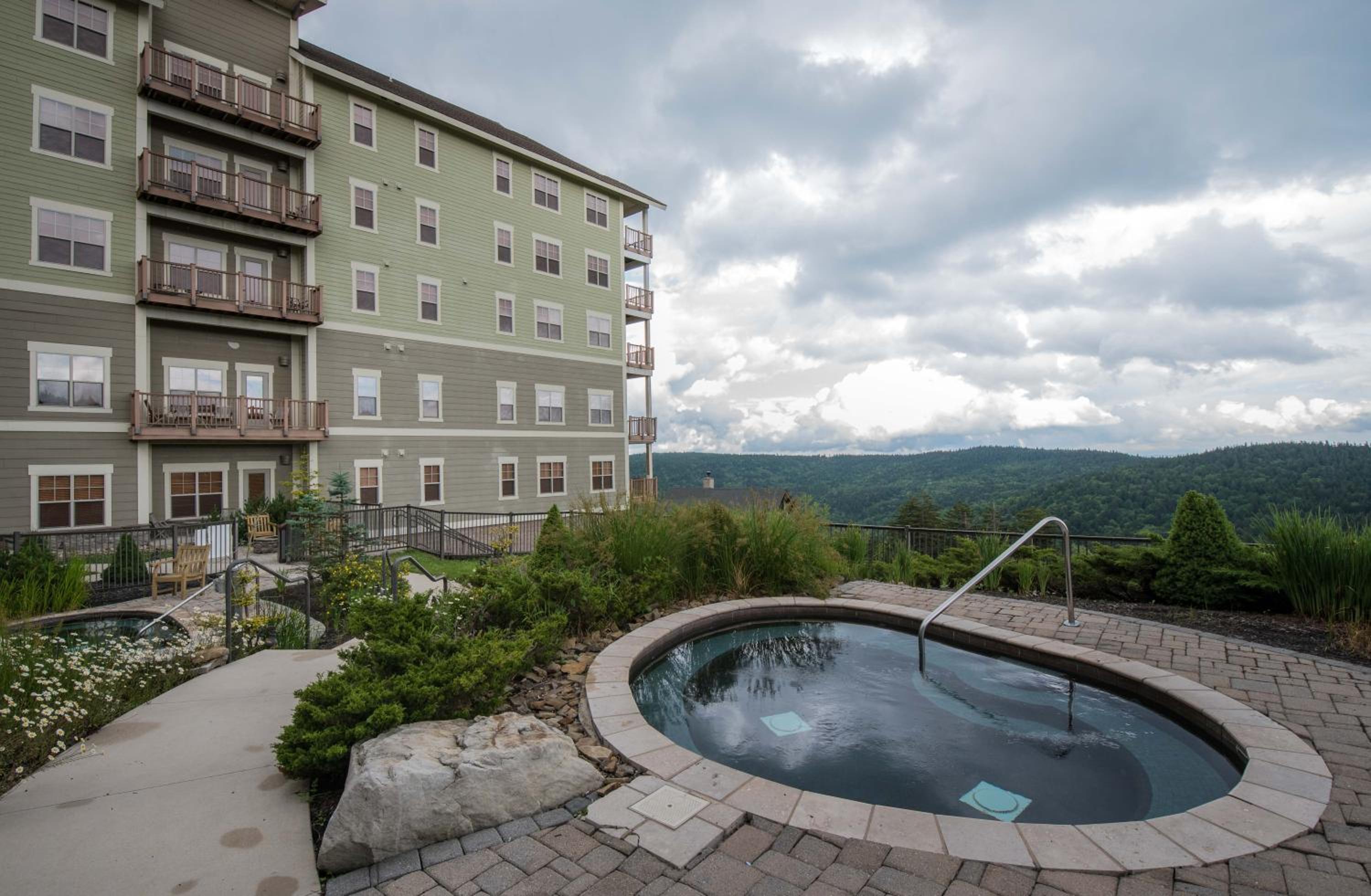 2 Br: Soaring Eagle Lodge 317: Luxury Bell Tower Condo - Great Amenities -Slope Side
