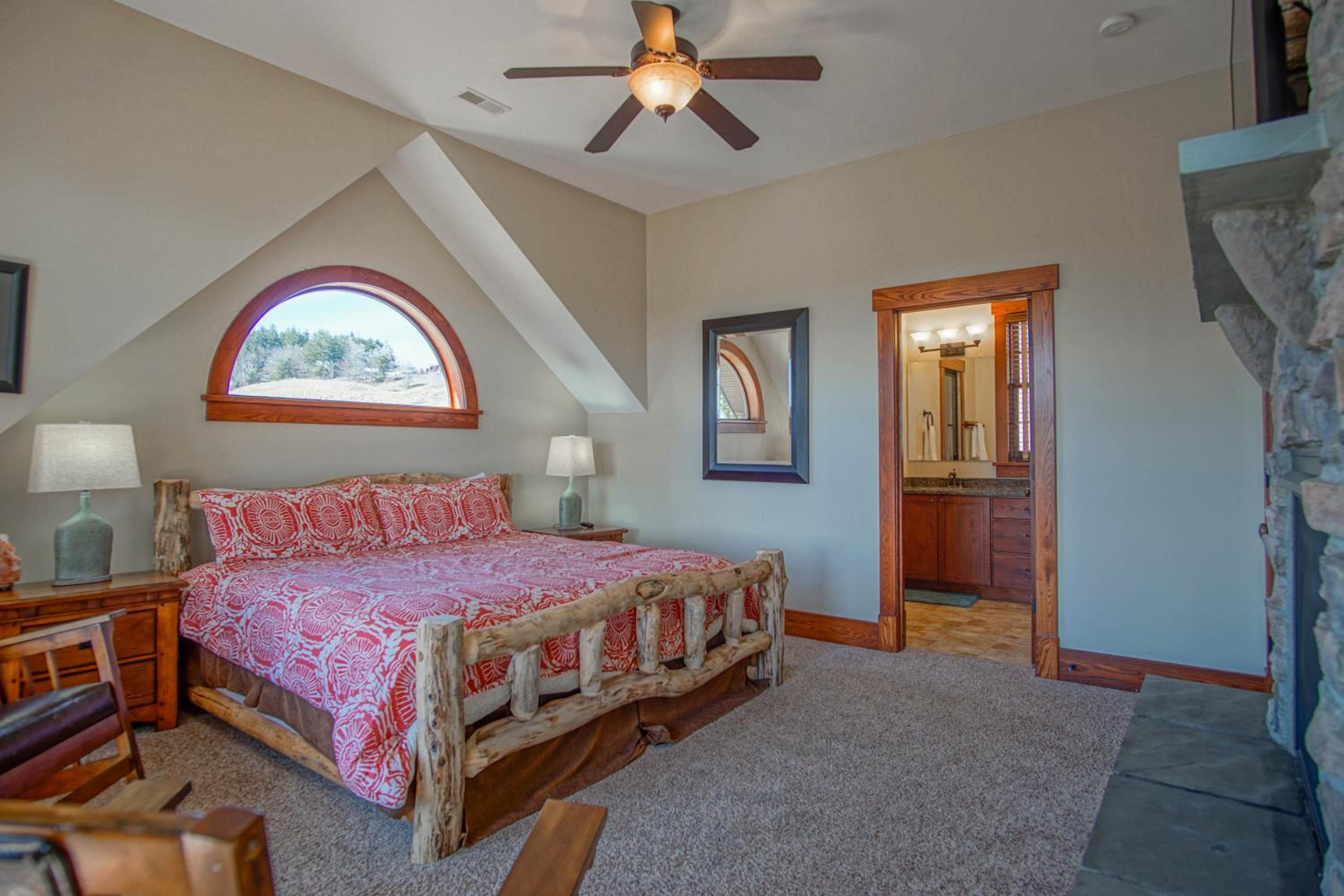 Slope side 8 BR at Sanctuary Majestic Mountain Top Estate 4800 square feet of quality sleeps 16
