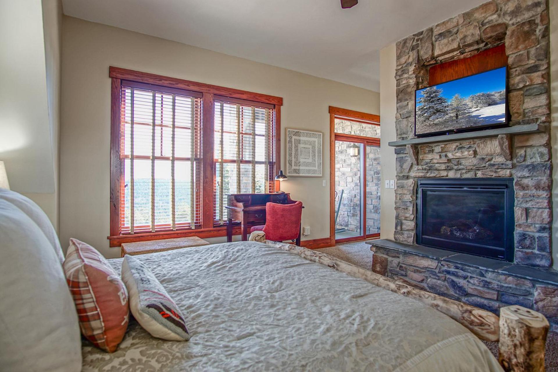 Slope side 8 BR at Sanctuary Majestic Mountain Top Estate 4800 square feet of quality sleeps 16