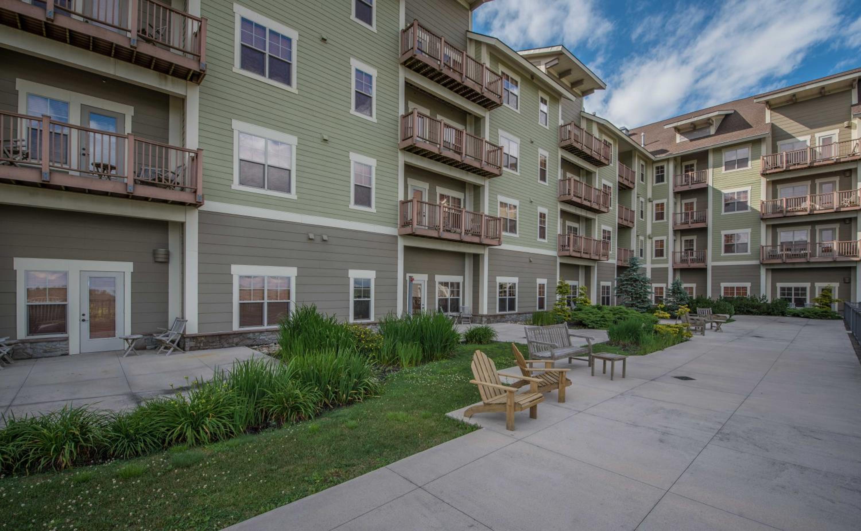 2 Br: Soaring Eagle Lodge 317: Luxury Bell Tower Condo - Great Amenities -Slope Side
