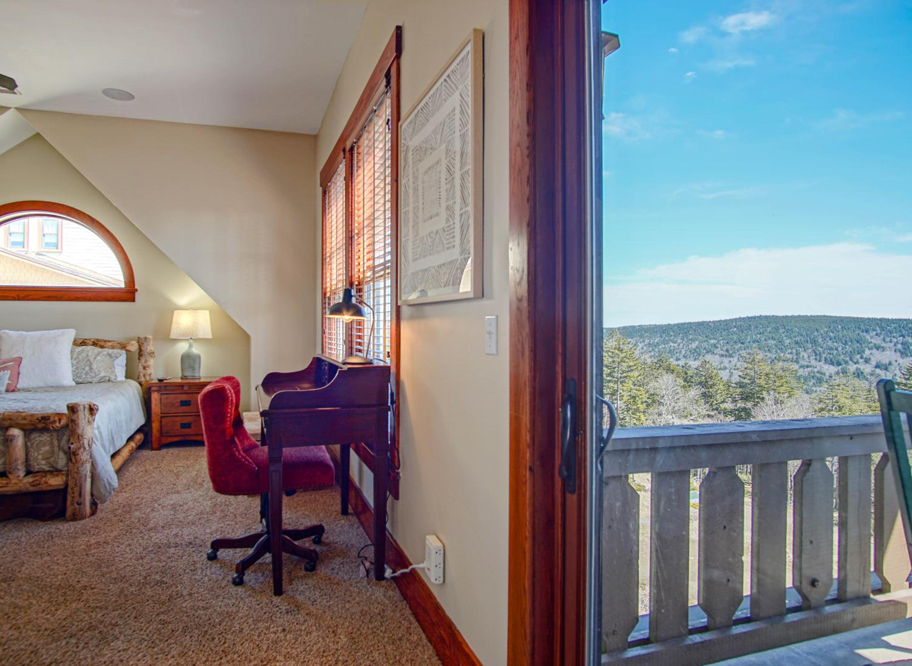Slope side 8 BR at Sanctuary Majestic Mountain Top Estate 4800 square feet of quality sleeps 16