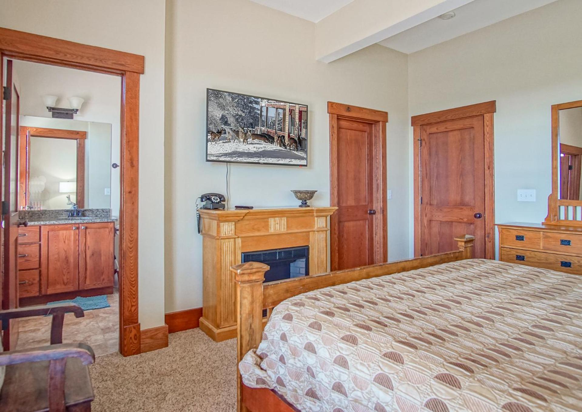 Slope side 8 BR at Sanctuary Majestic Mountain Top Estate 4800 square feet of quality sleeps 16