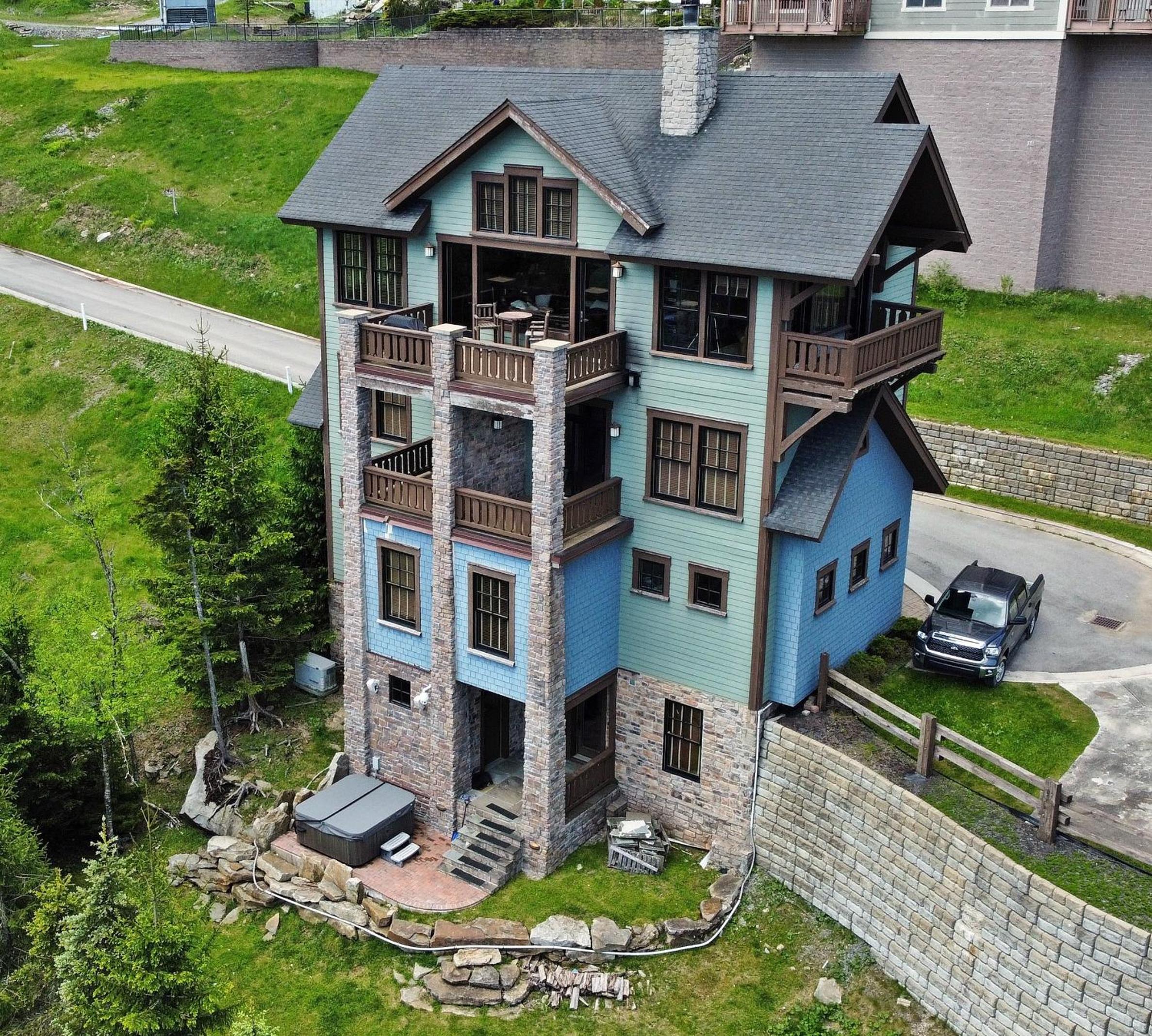Slope side 8 BR at Sanctuary Majestic Mountain Top Estate 4800 square feet of quality sleeps 16