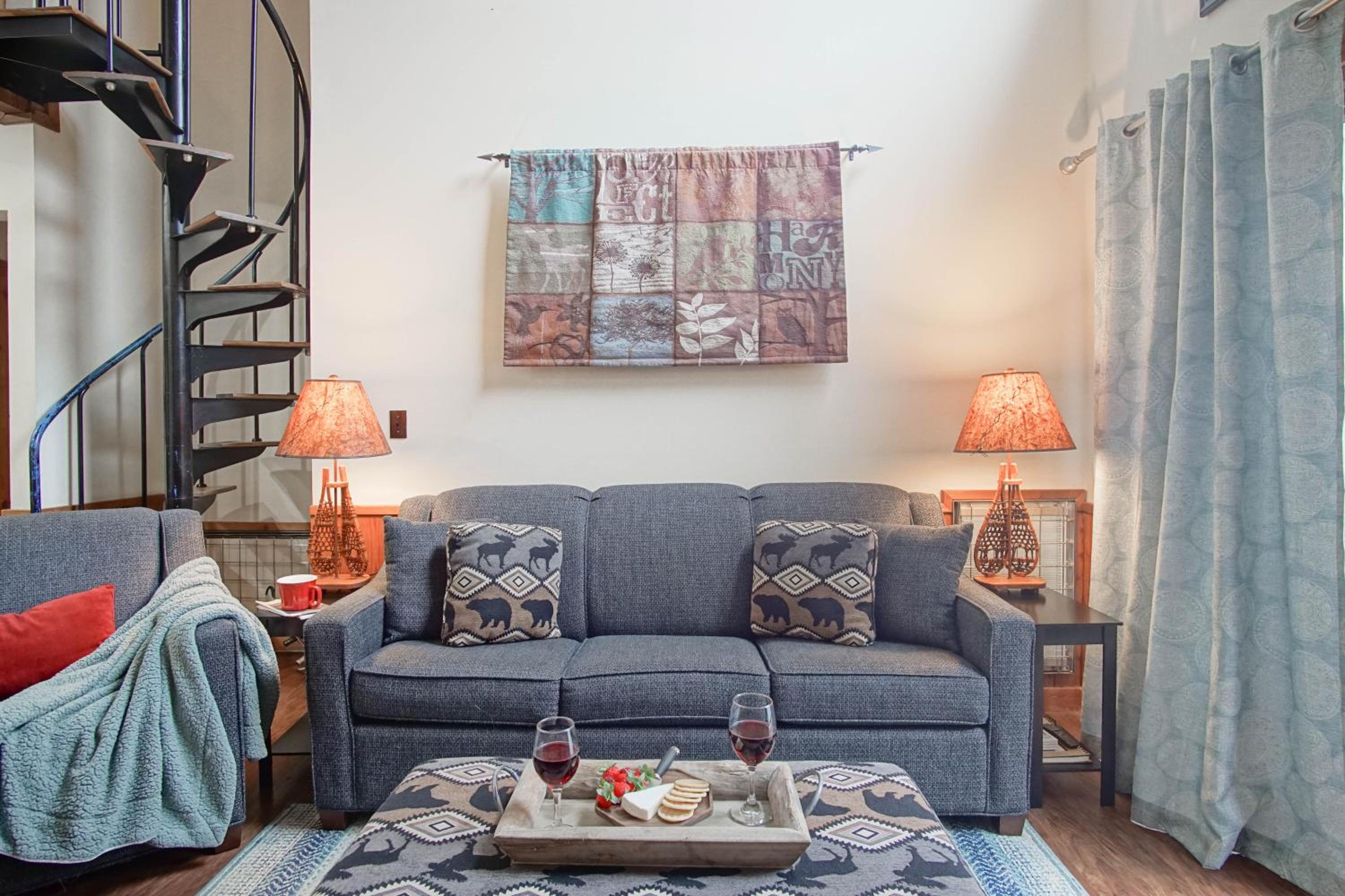 Whistlepunk 36: 1 Br Plus Bonus Sleeping Loft Slope Side
