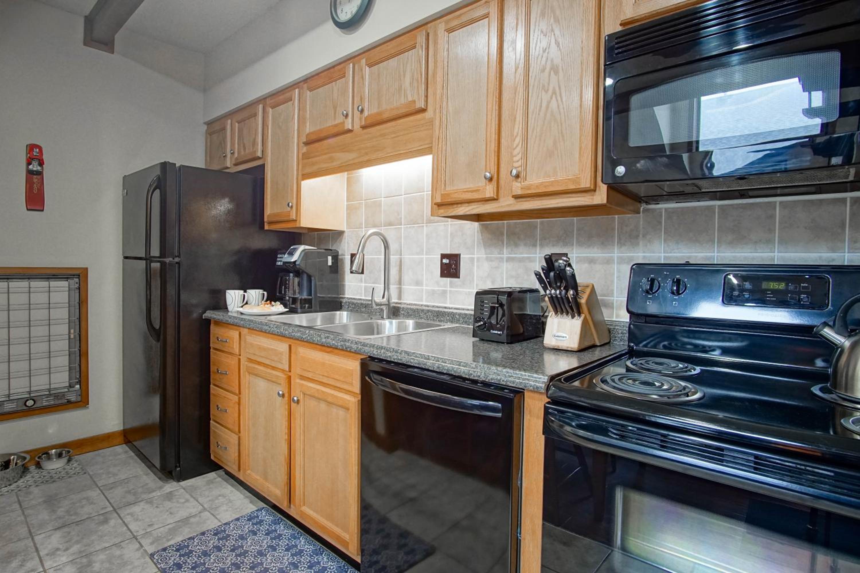 Whistlepunk 36: 1 Br Plus Bonus Sleeping Loft Slope Side