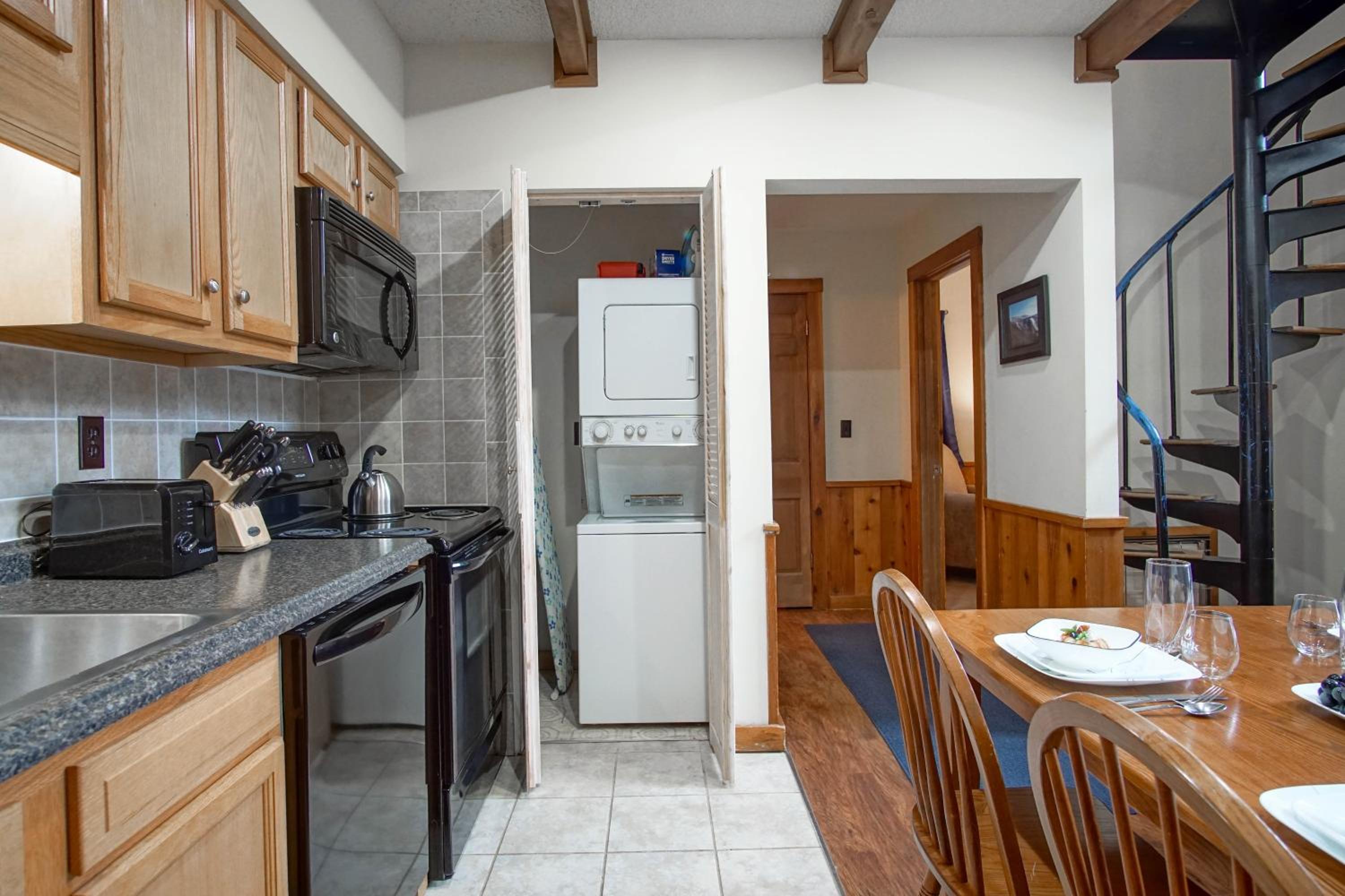 Whistlepunk 36: 1 Br Plus Bonus Sleeping Loft Slope Side