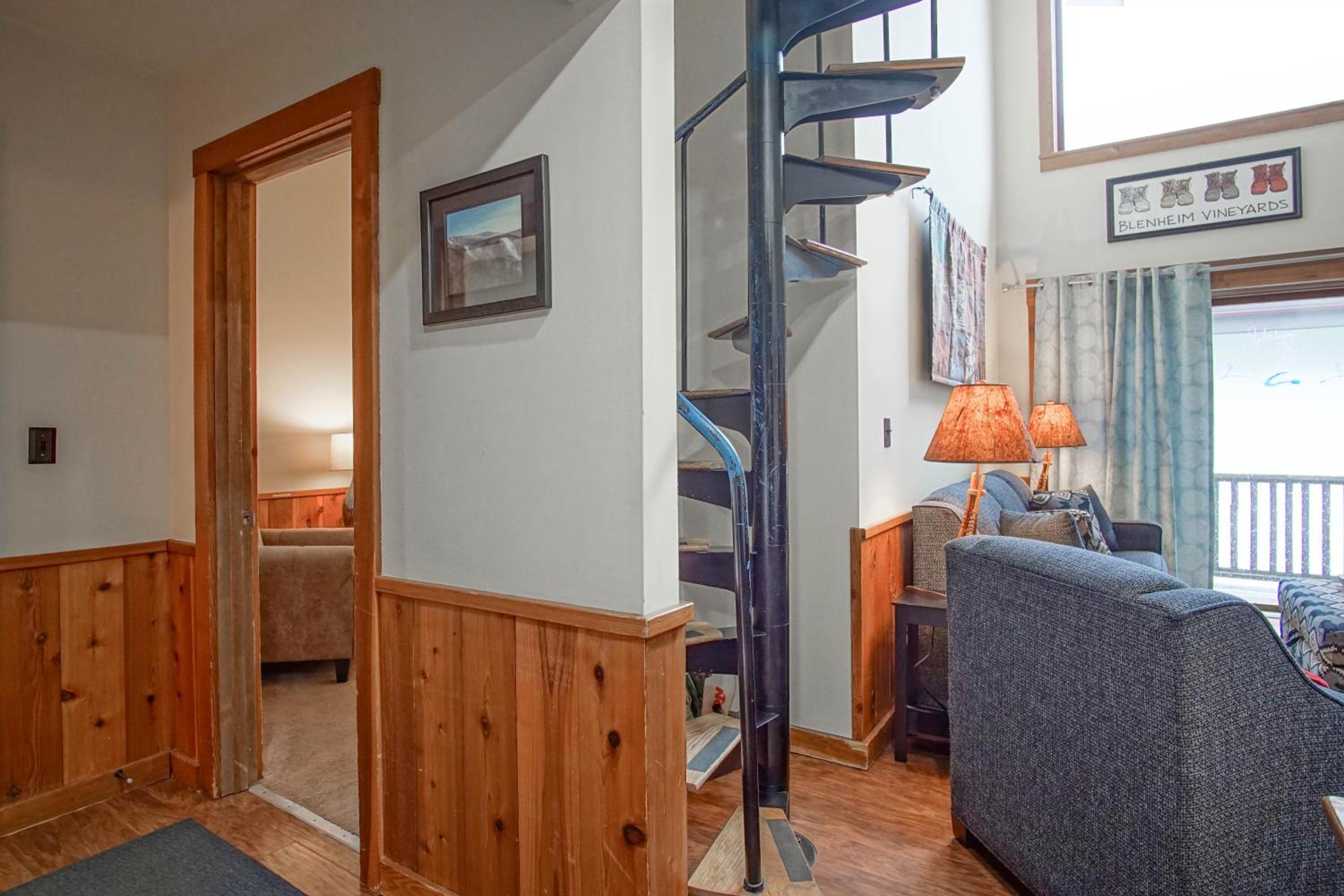 Whistlepunk 36: 1 Br Plus Bonus Sleeping Loft Slope Side