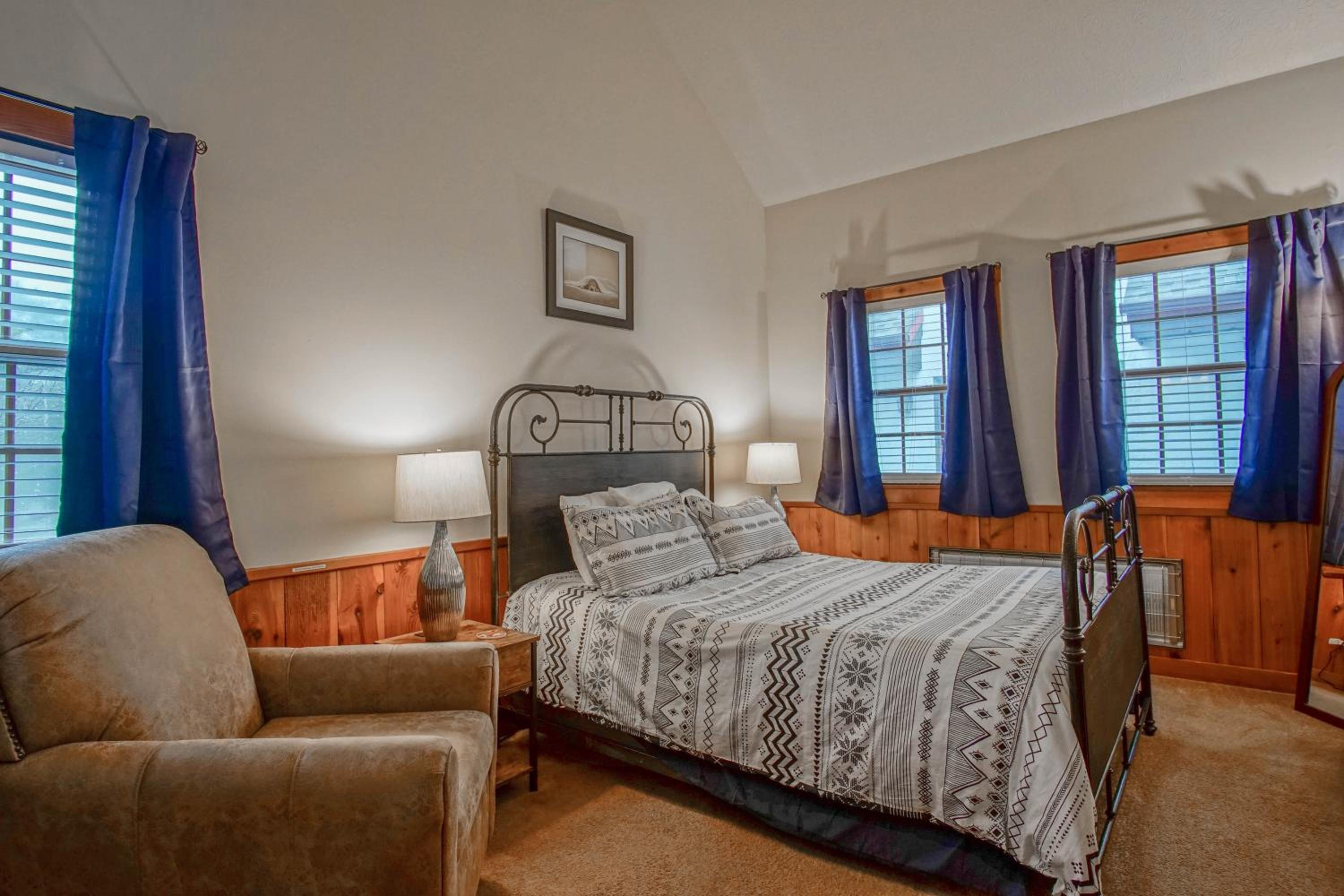 Whistlepunk 36: 1 Br Plus Bonus Sleeping Loft Slope Side