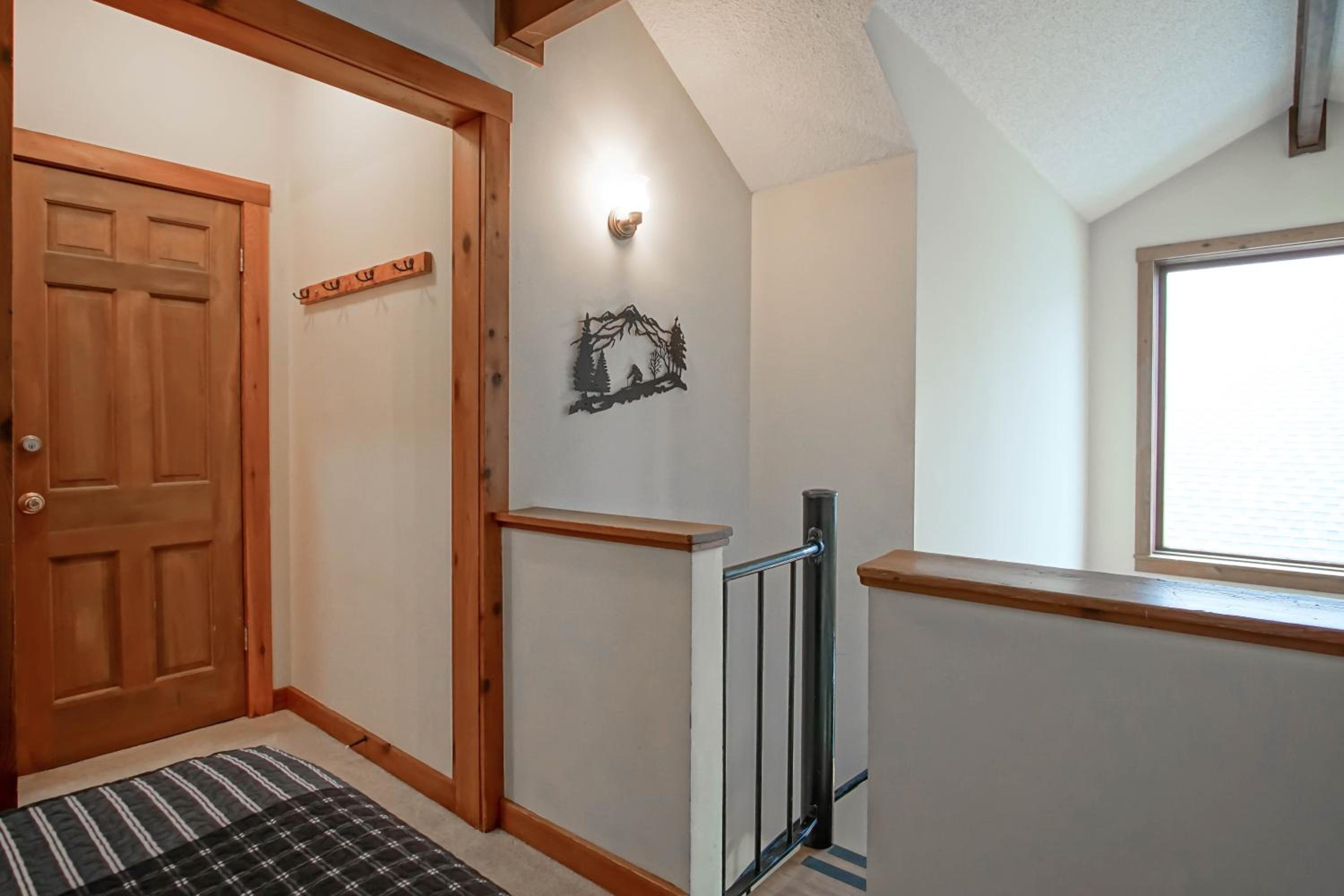Whistlepunk 36: 1 Br Plus Bonus Sleeping Loft Slope Side