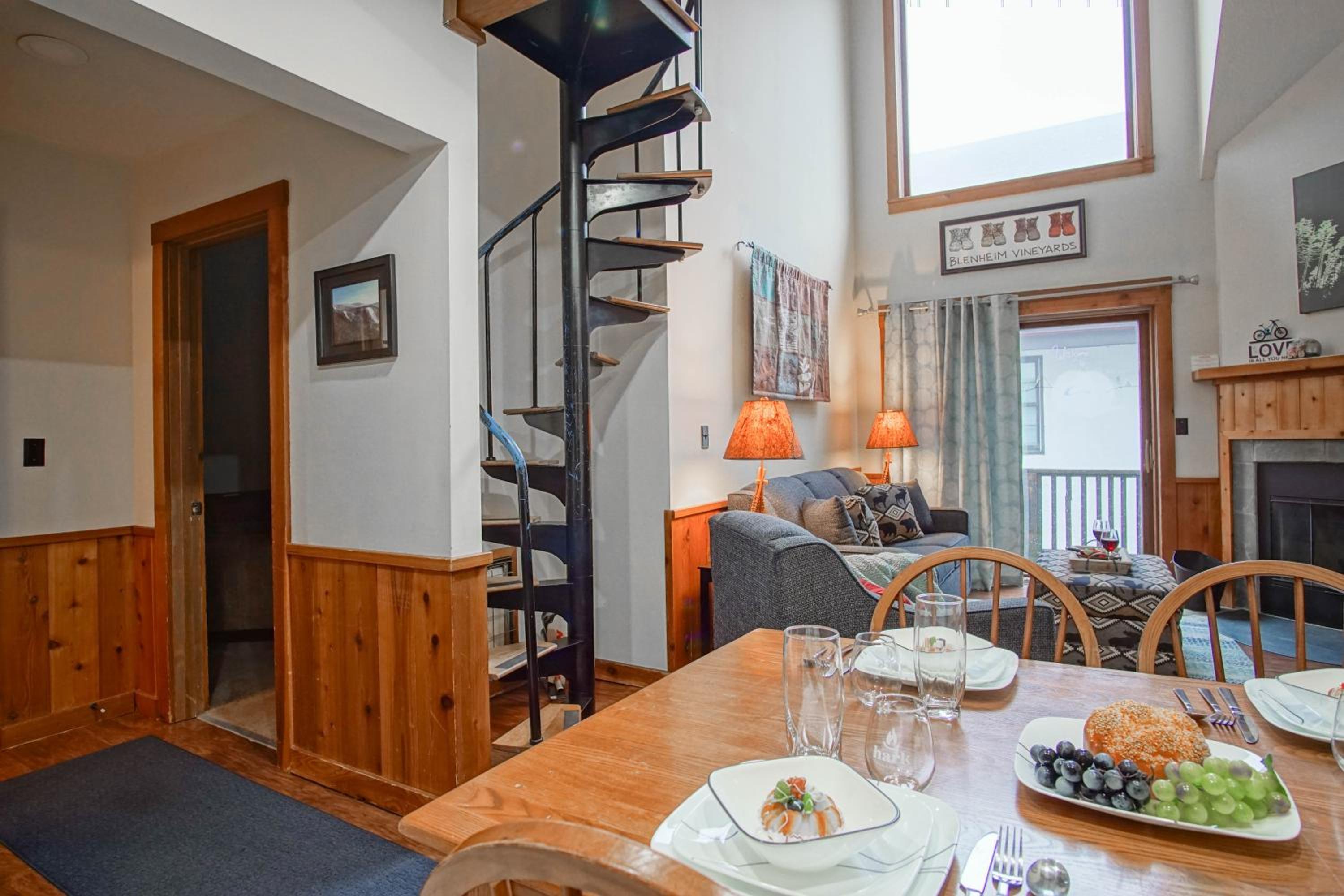 Whistlepunk 36: 1 Br Plus Bonus Sleeping Loft Slope Side