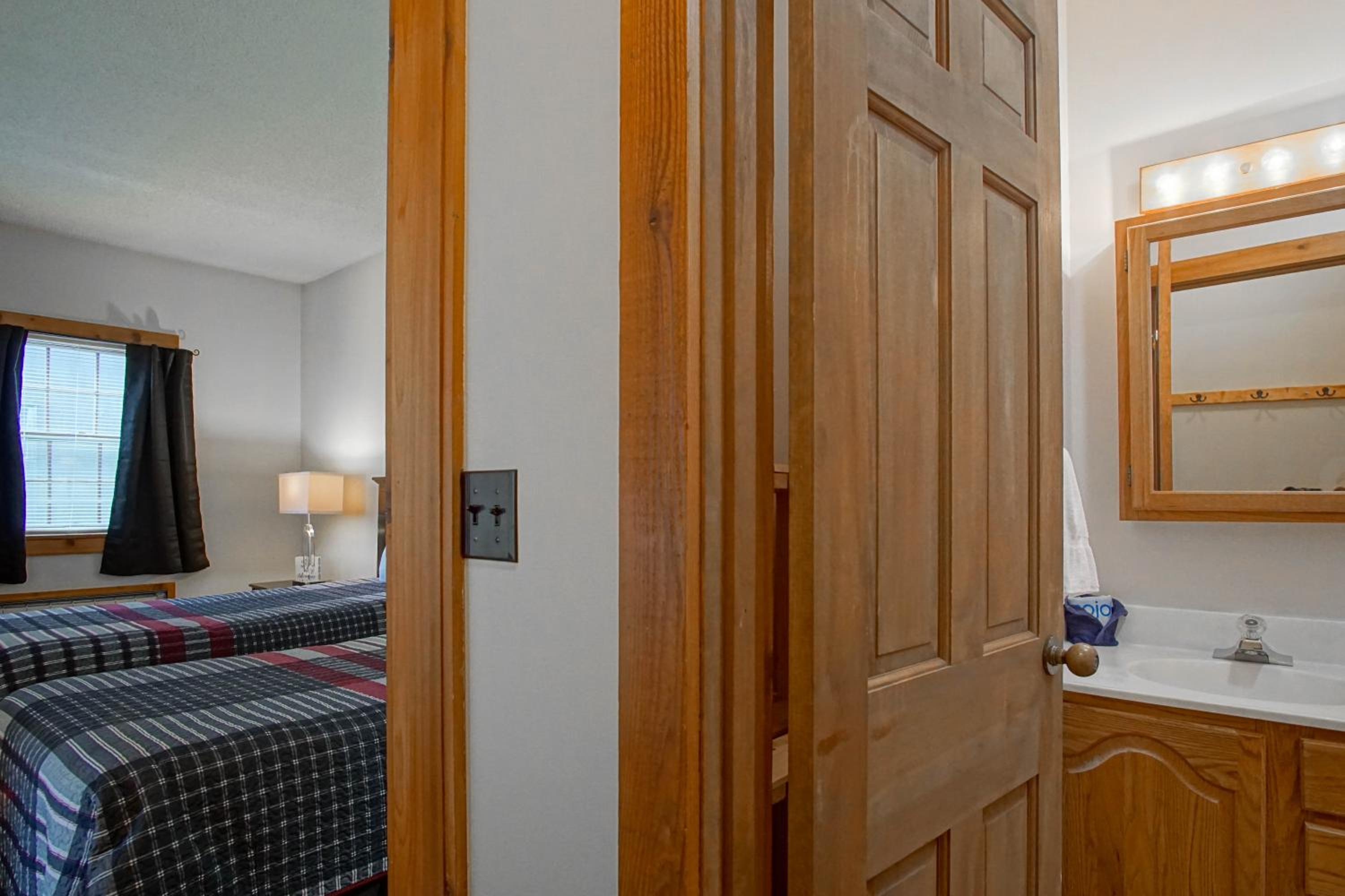 Whistlepunk 36: 1 Br Plus Bonus Sleeping Loft Slope Side