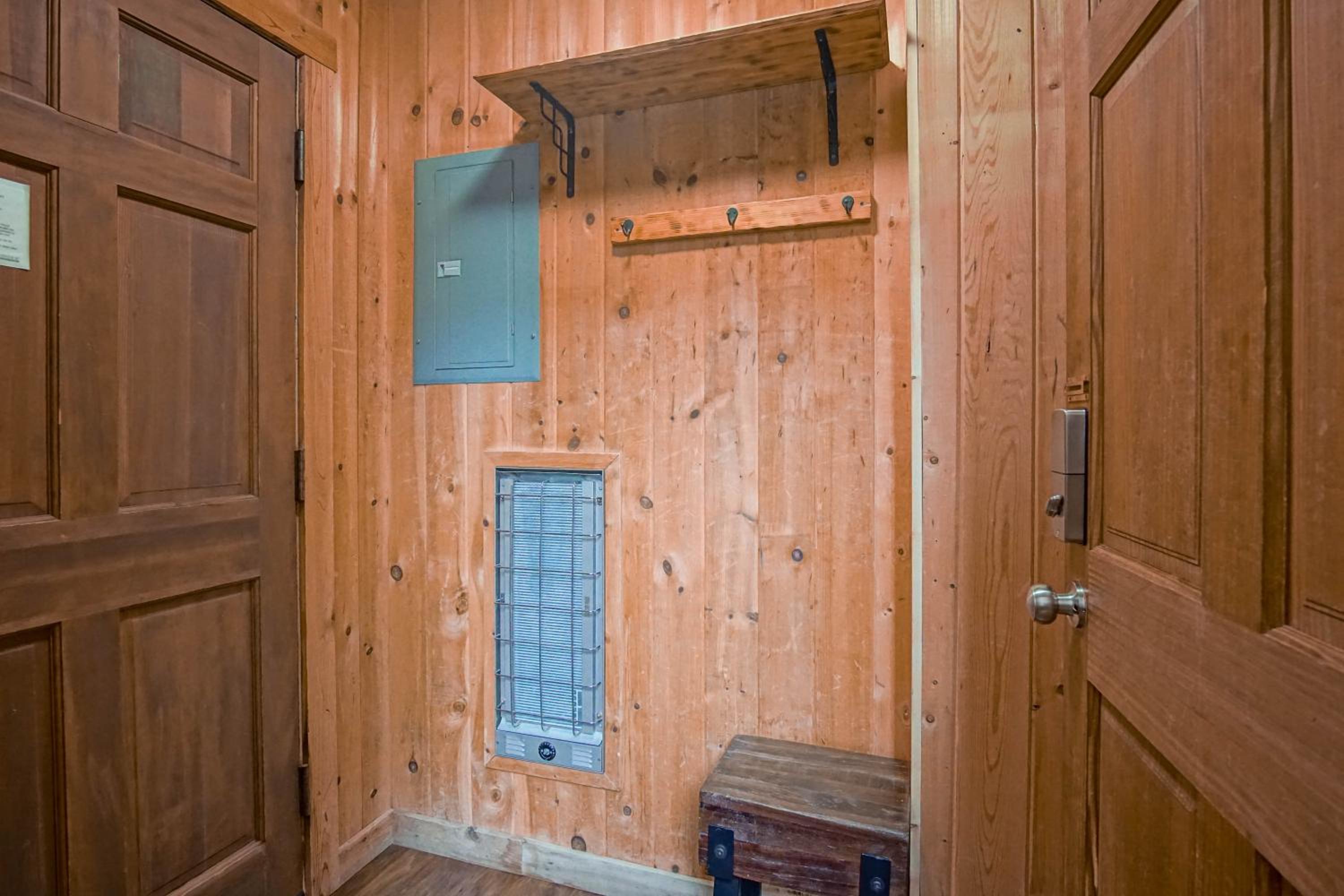 Whistlepunk 36: 1 Br Plus Bonus Sleeping Loft Slope Side