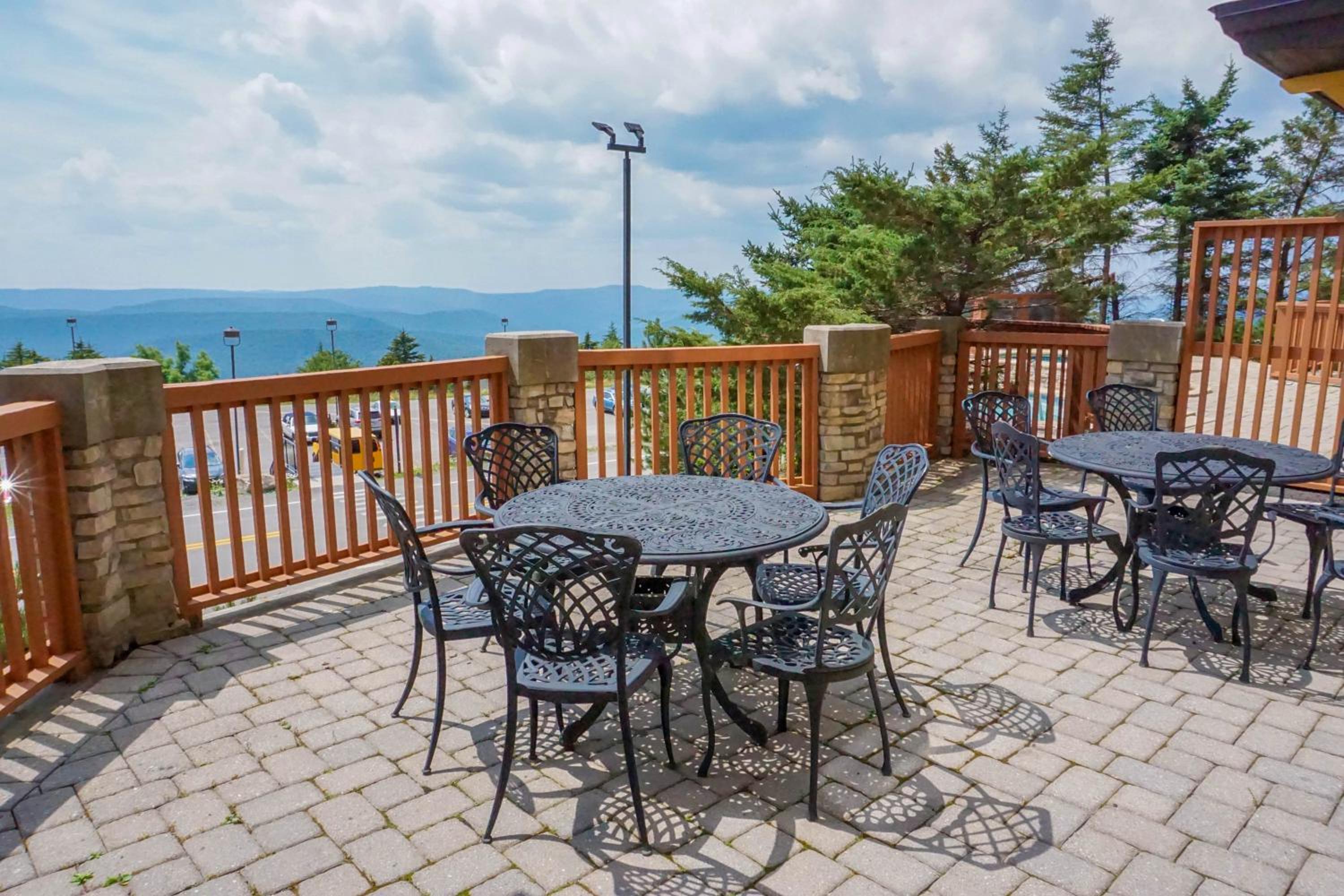 2 Br: Rimfire 214 - Great Western Views on large deck corner unit
