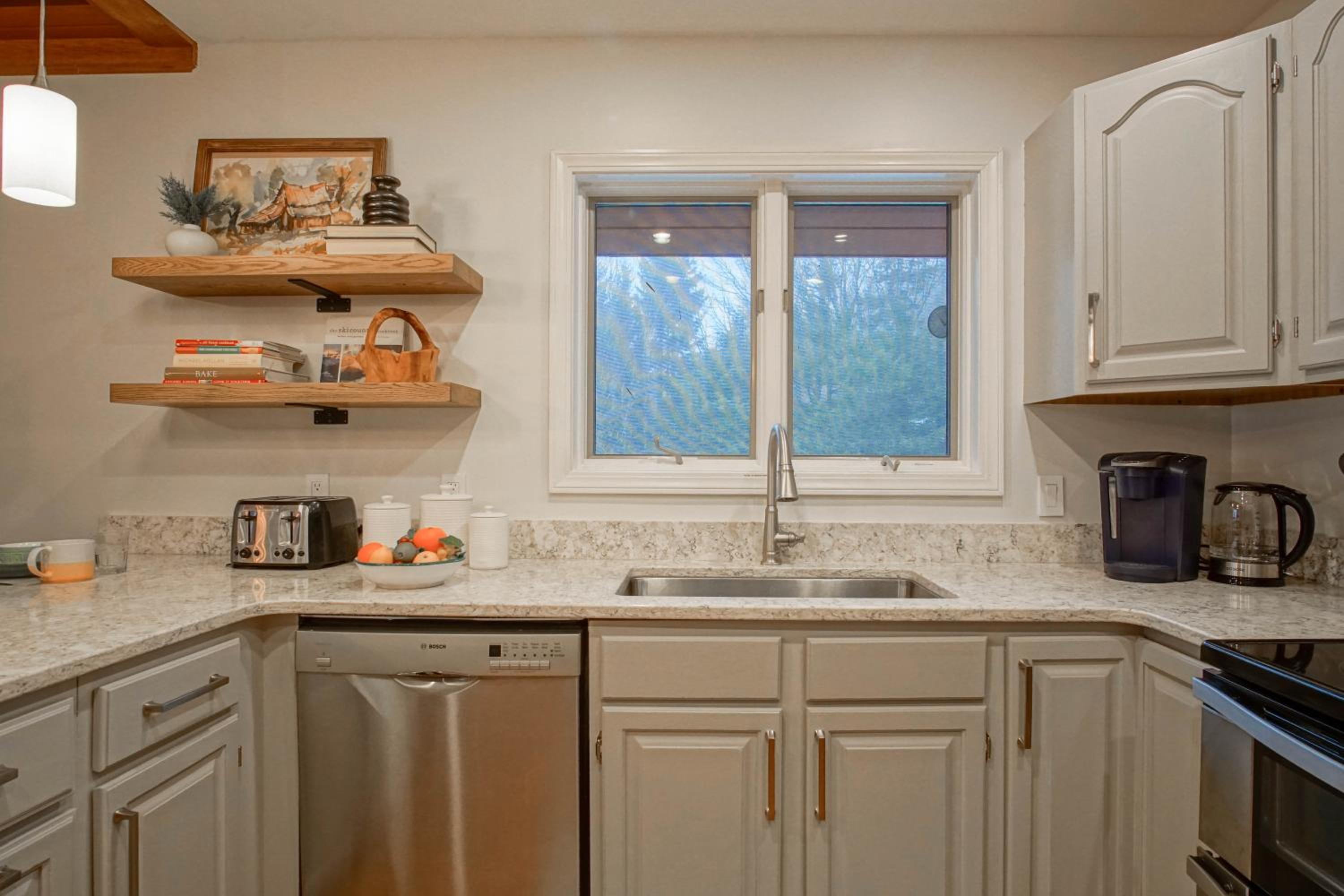 4 Br: North Westridge 112-1091
