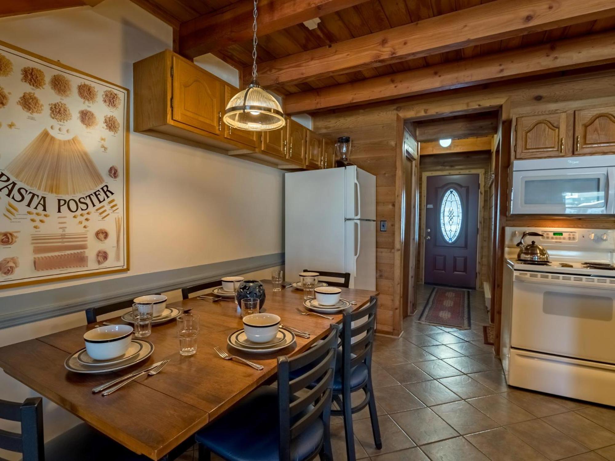 Powder Monkey #14: 3 Bedrooms, 2 Full Baths: Ski to your door!