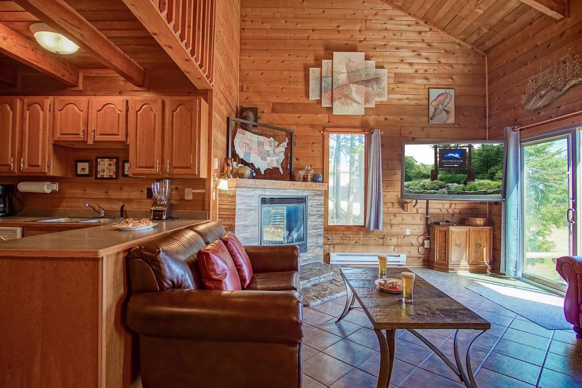 Powder Monkey #14: 3 Bedrooms, 2 Full Baths: Ski to your door!
