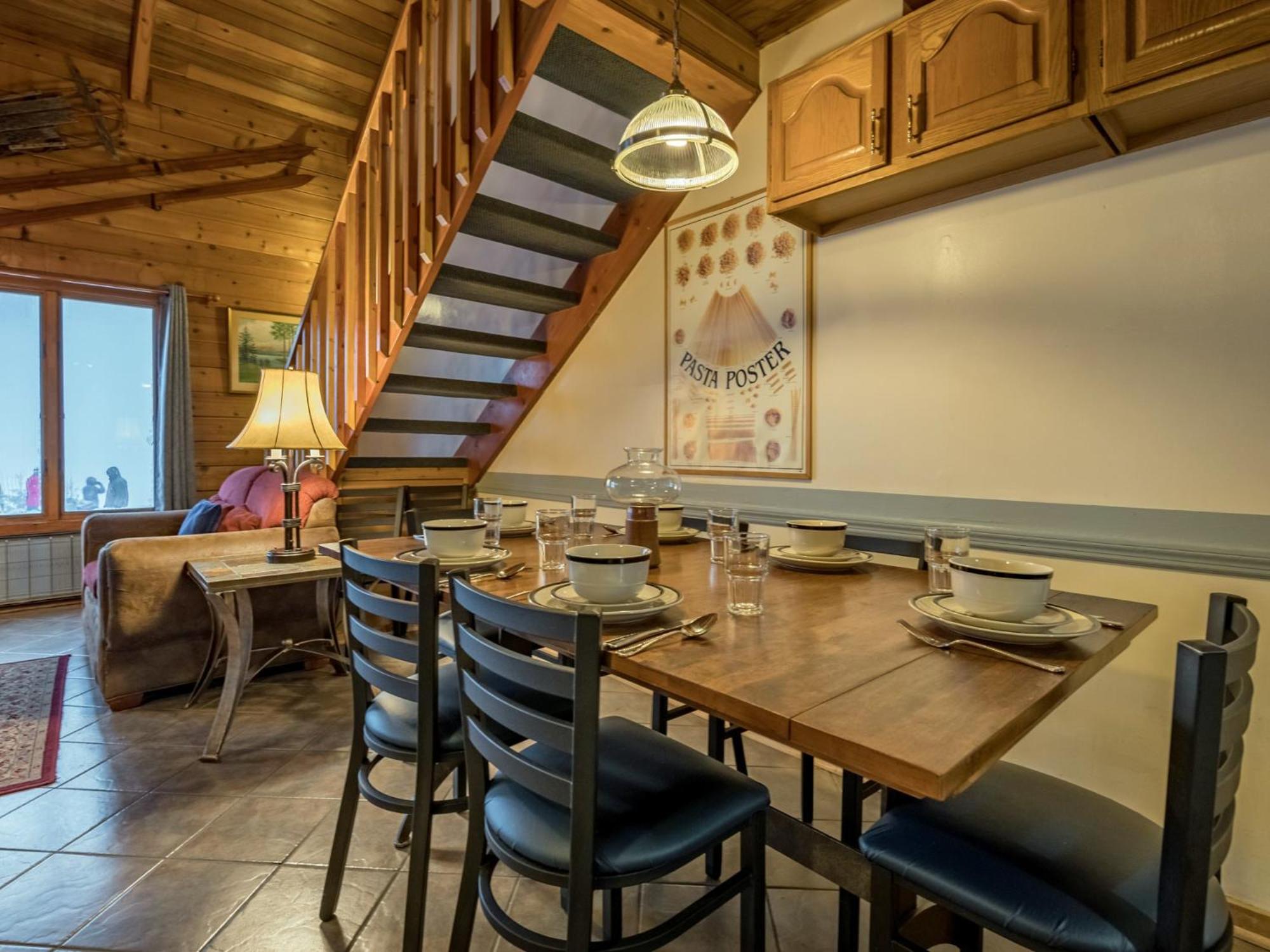 Powder Monkey #14: 3 Bedrooms, 2 Full Baths: Ski to your door!