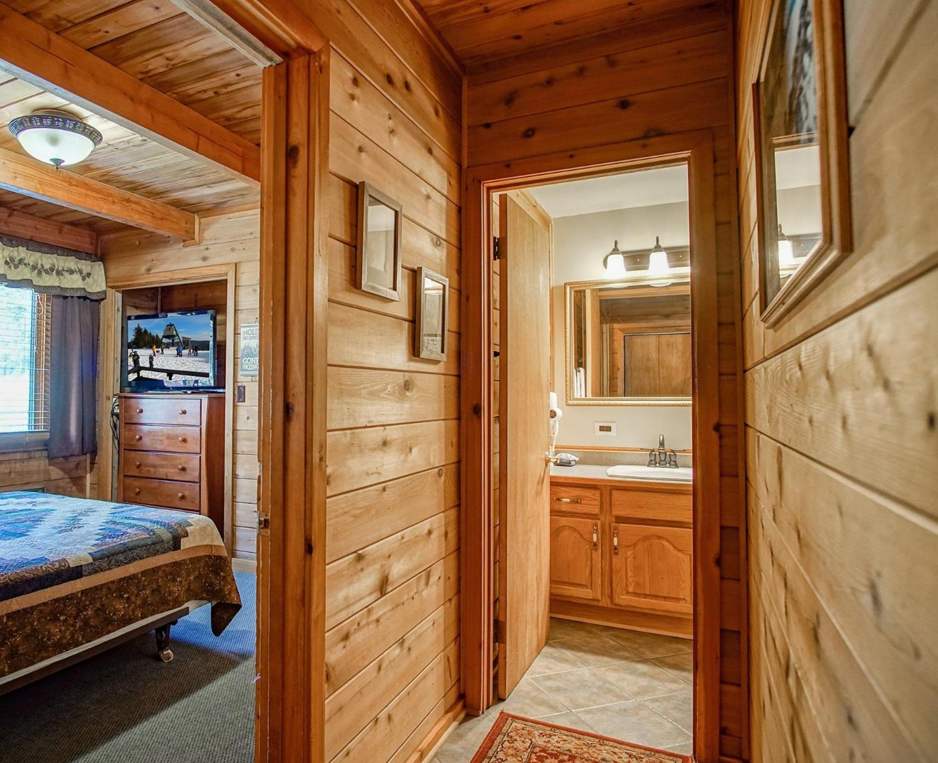 Powder Monkey #14: 3 Bedrooms, 2 Full Baths: Ski to your door!
