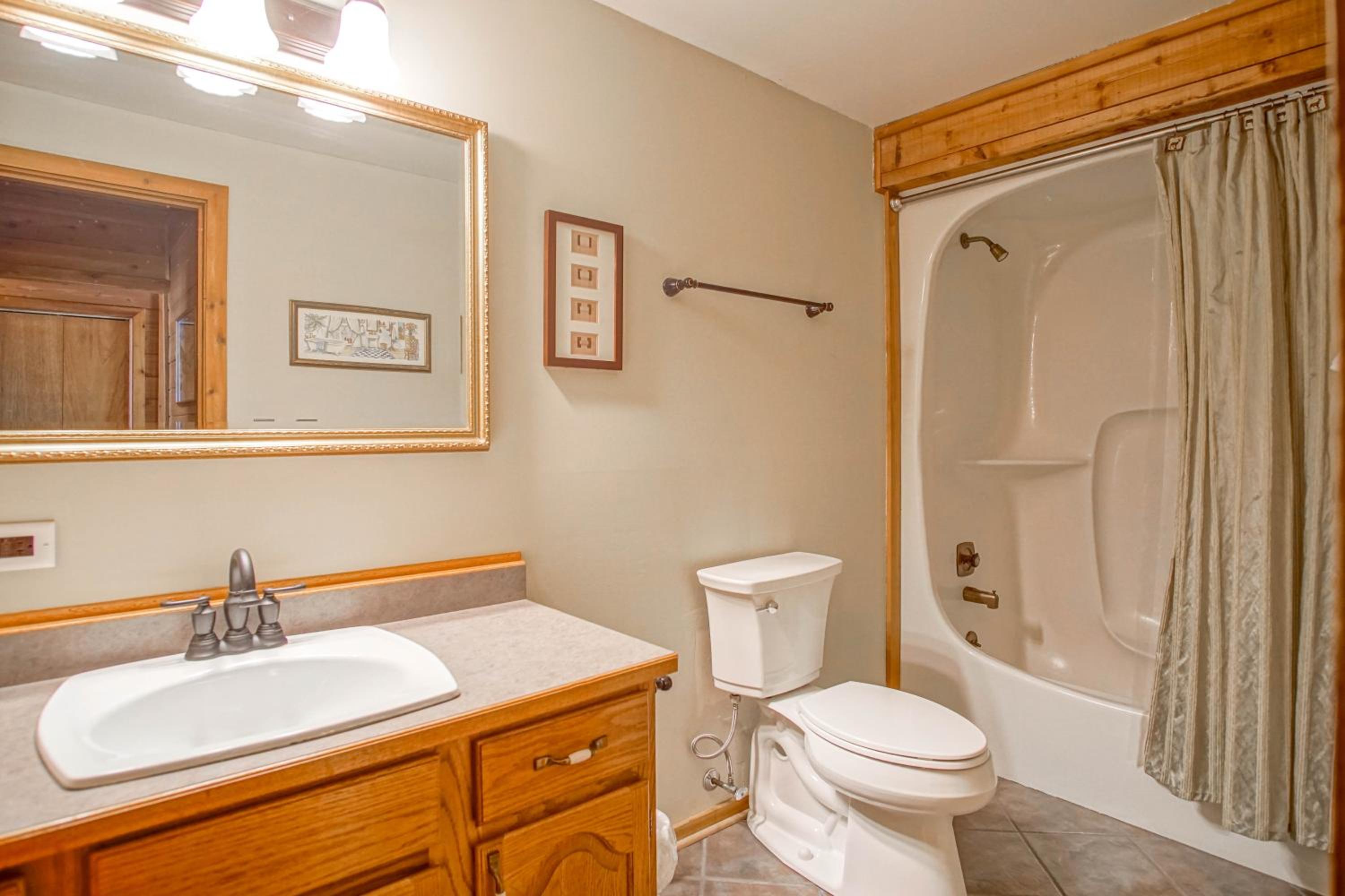 Powder Monkey #14: 3 Bedrooms, 2 Full Baths: Ski to your door!