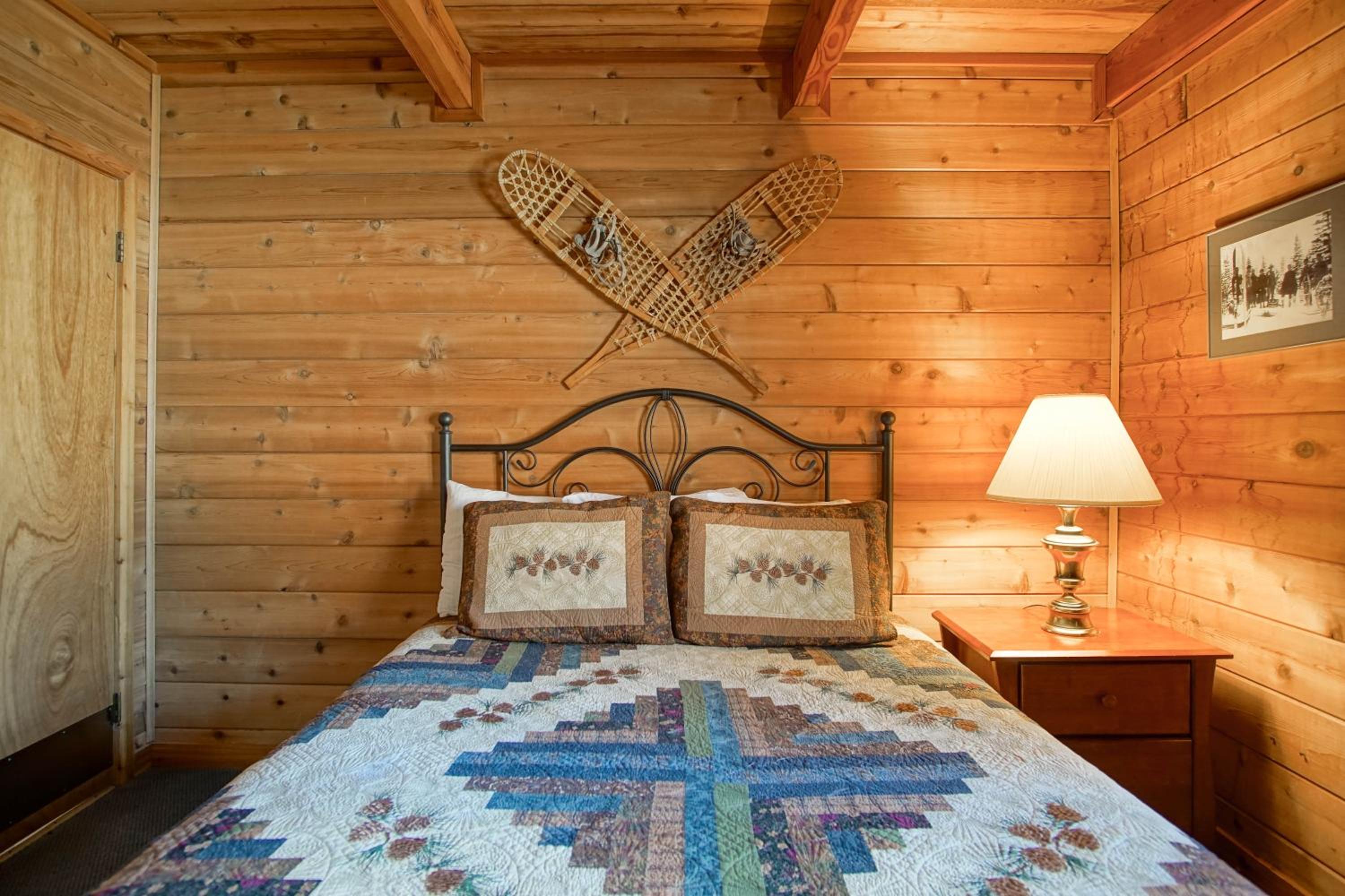 Powder Monkey #14: 3 Bedrooms, 2 Full Baths: Ski to your door!