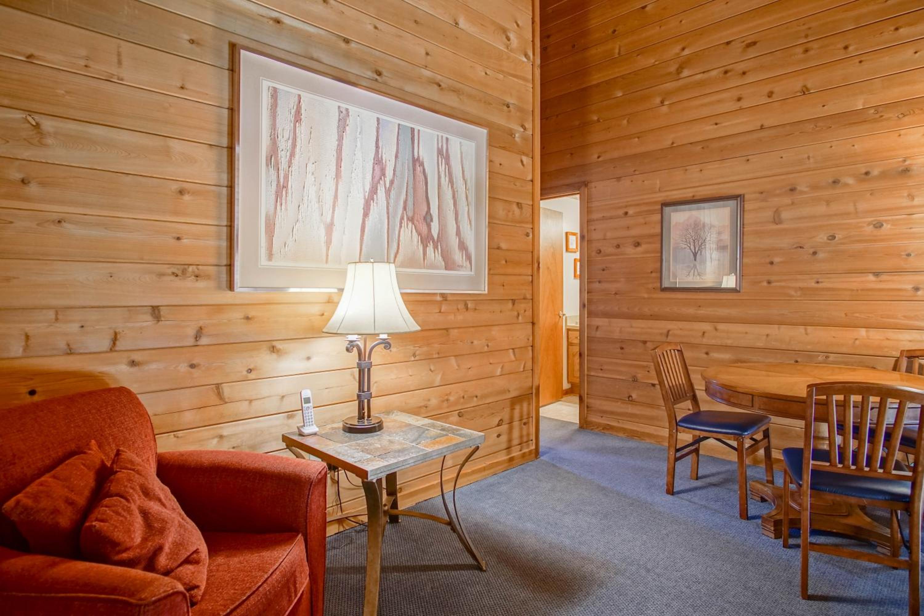 Powder Monkey #14: 3 Bedrooms, 2 Full Baths: Ski to your door!