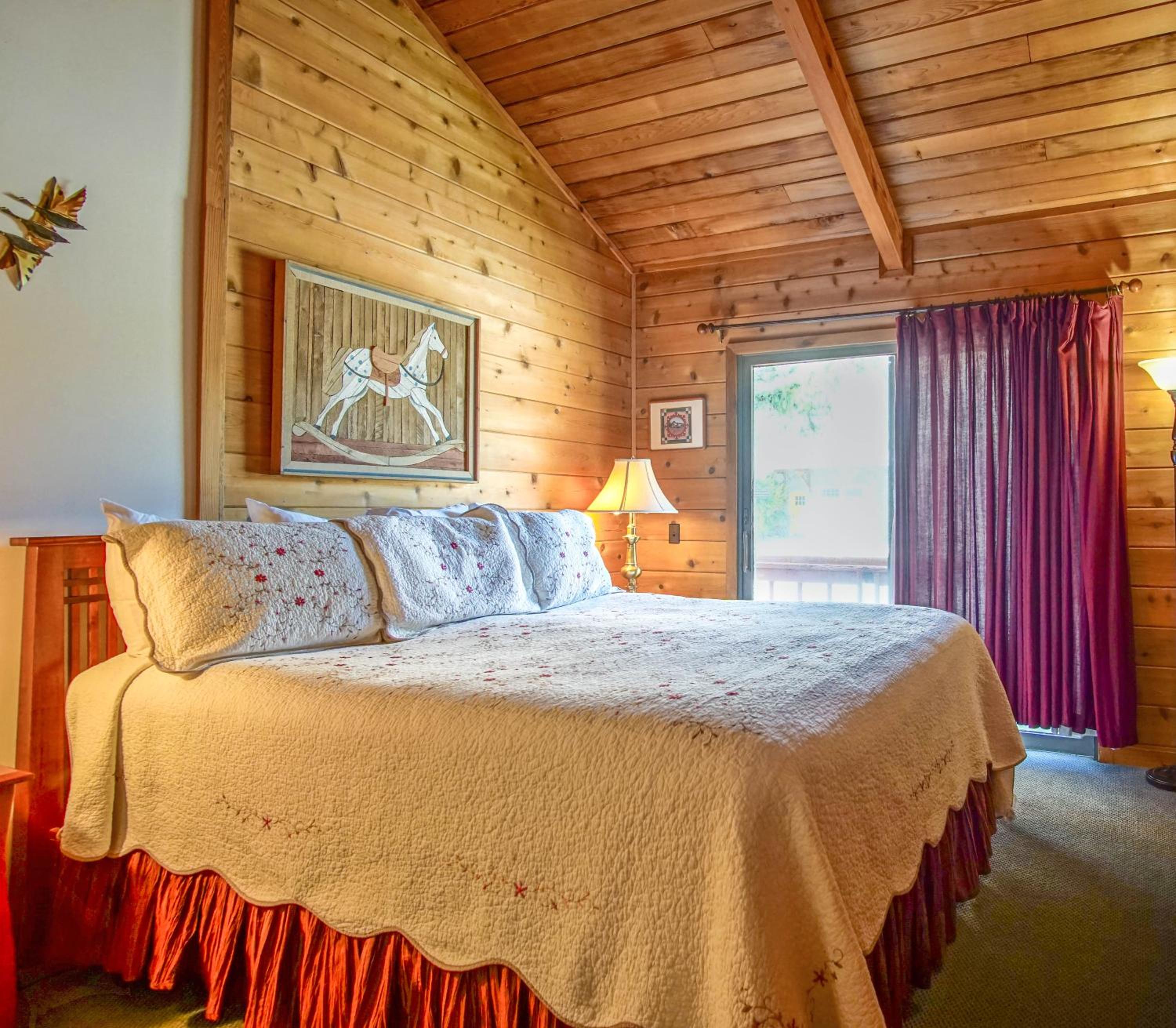 Powder Monkey #14: 3 Bedrooms, 2 Full Baths: Ski to your door!