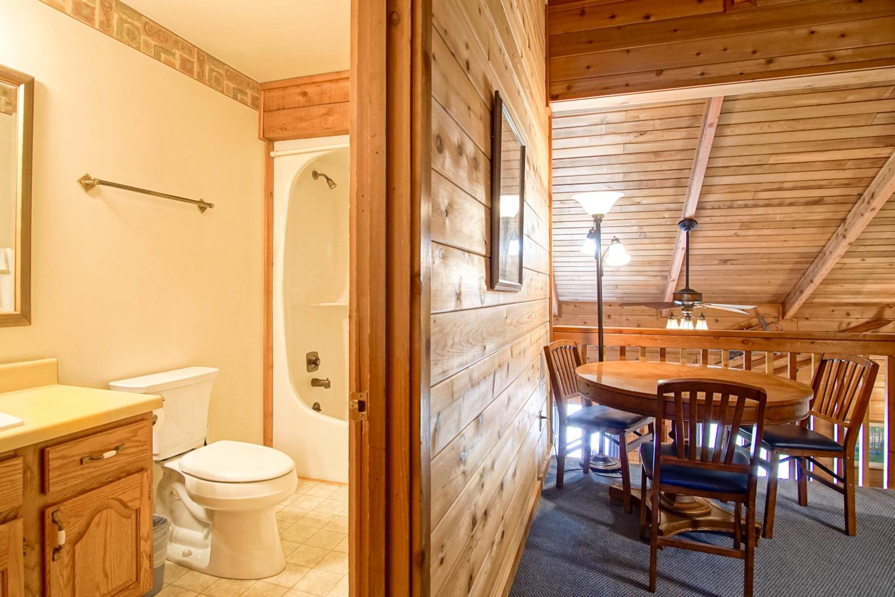 Powder Monkey #14: 3 Bedrooms, 2 Full Baths: Ski to your door!