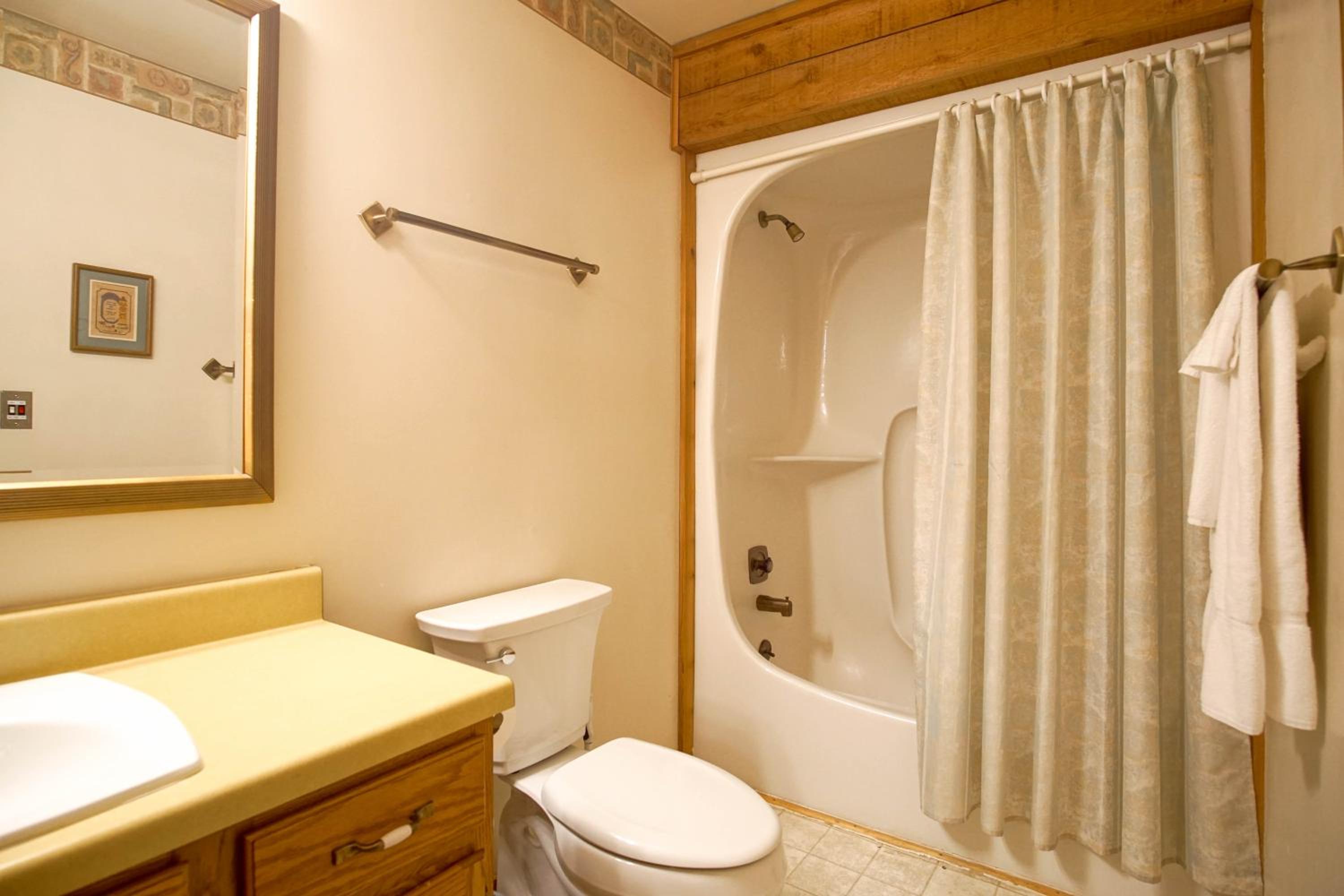 Powder Monkey #14: 3 Bedrooms, 2 Full Baths: Ski to your door!