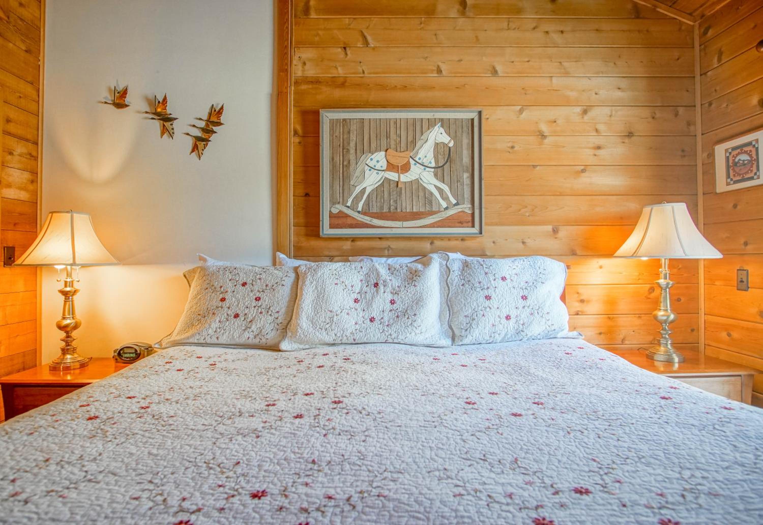 Powder Monkey #14: 3 Bedrooms, 2 Full Baths: Ski to your door!