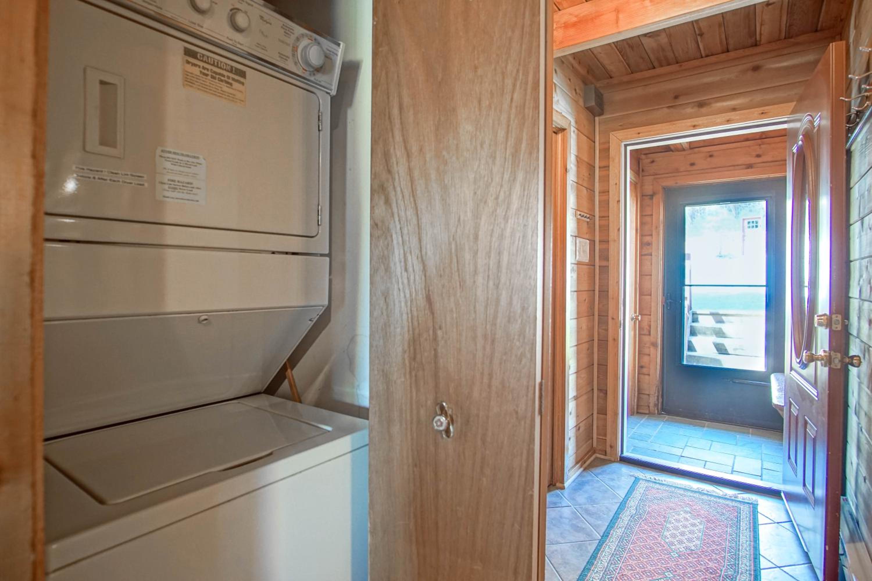 Powder Monkey #14: 3 Bedrooms, 2 Full Baths: Ski to your door!