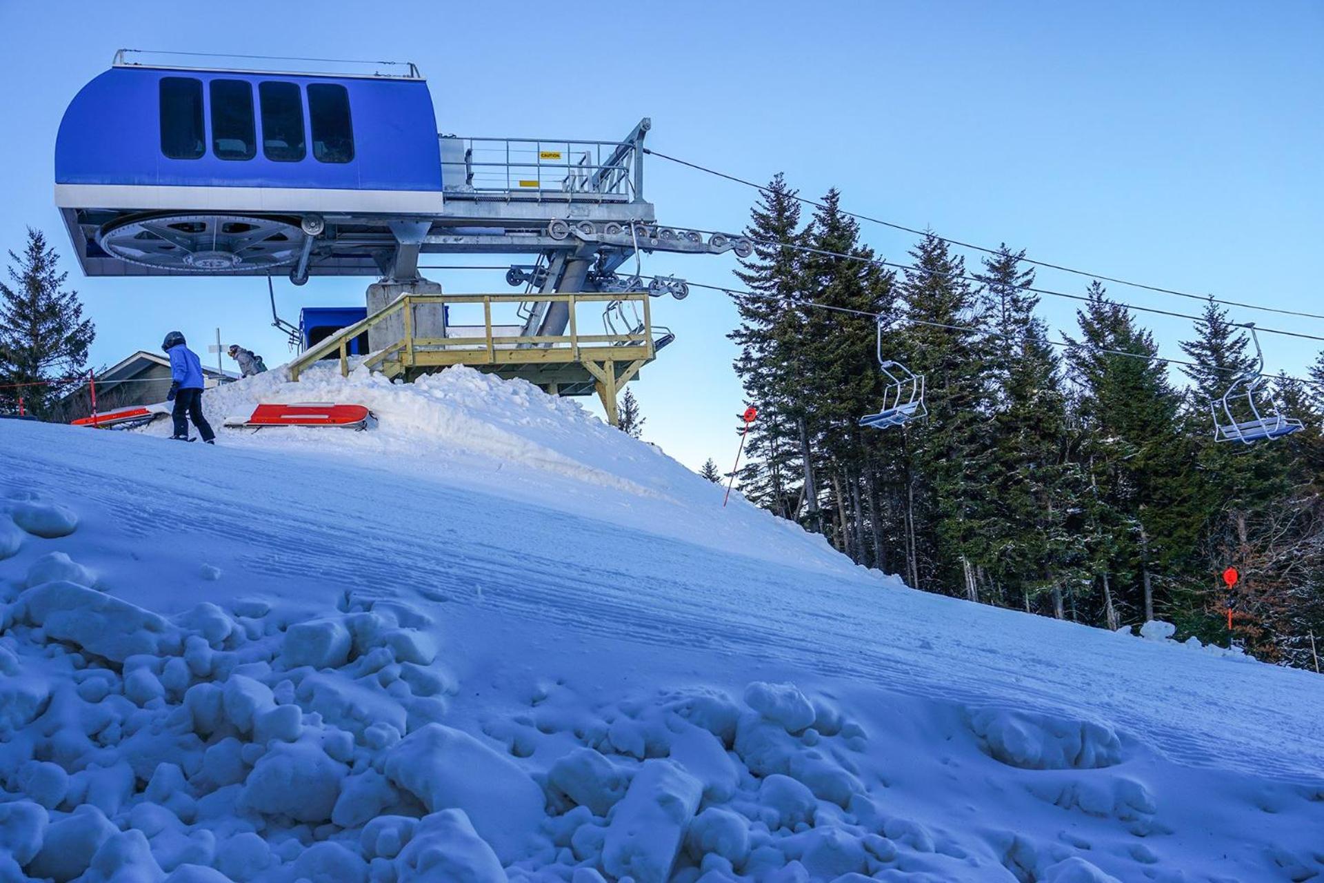Powder Monkey #14: 3 Bedrooms, 2 Full Baths: Ski to your door!
