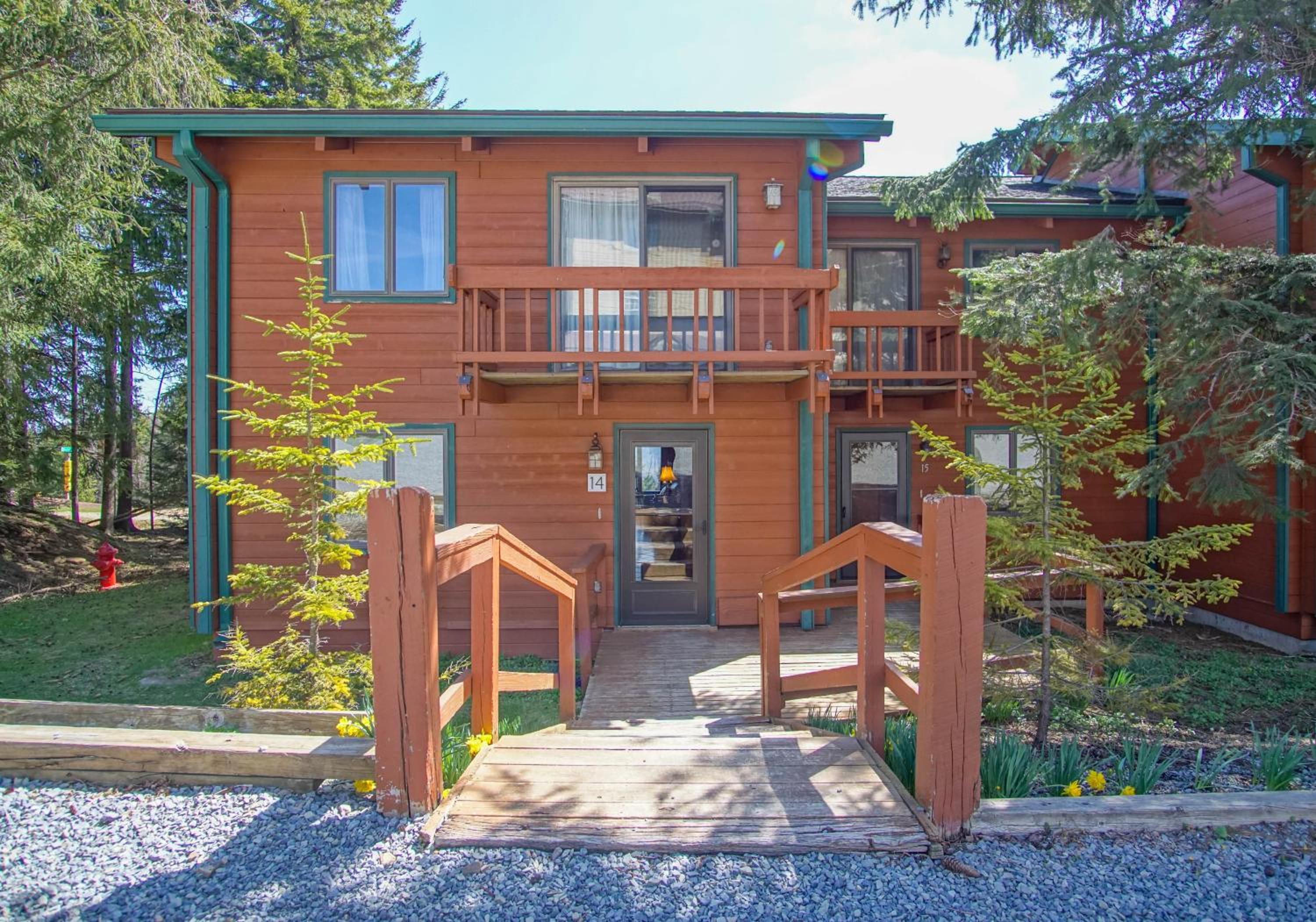 Powder Monkey #14: 3 Bedrooms, 2 Full Baths: Ski to your door!