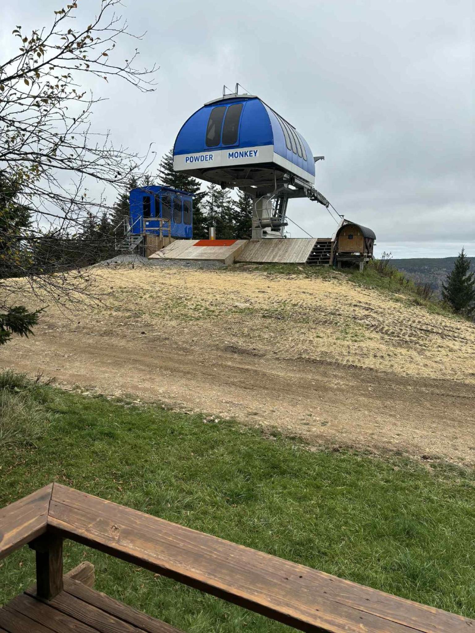 Powder Monkey #14: 3 Bedrooms, 2 Full Baths: Ski to your door!