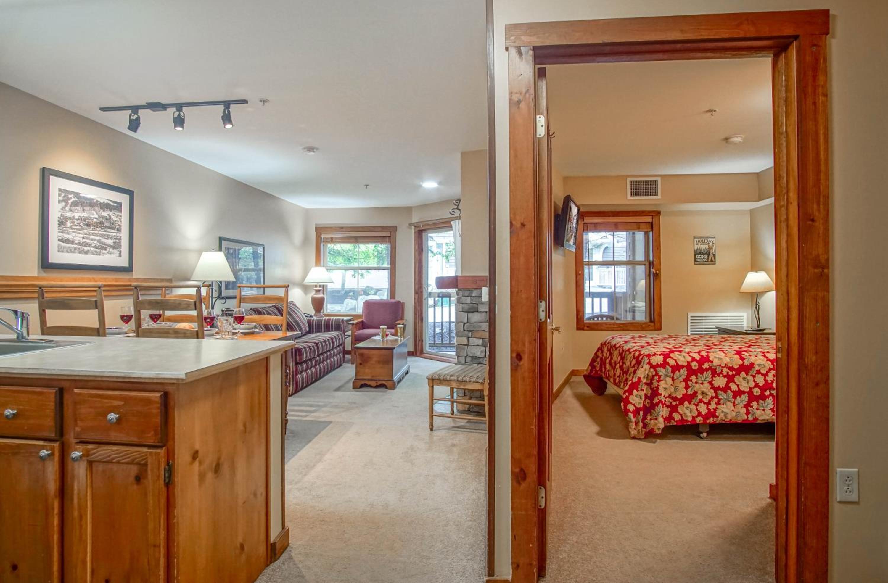 Rimfire 160: Walking Distance to shops, restaurants, Starbucks 1 BR Sleeps 4