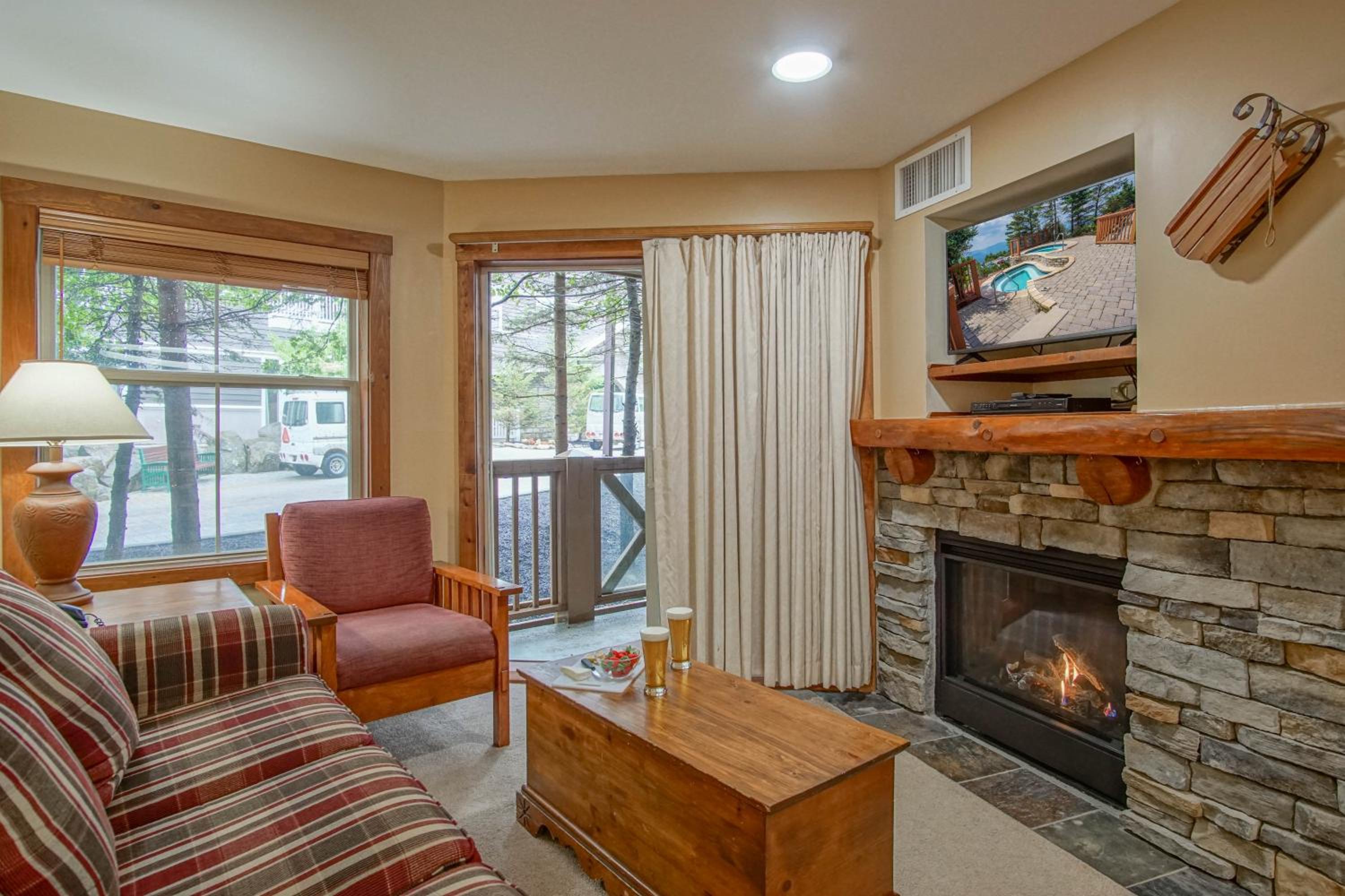Rimfire 160: Walking Distance to shops, restaurants, Starbucks 1 BR Sleeps 4