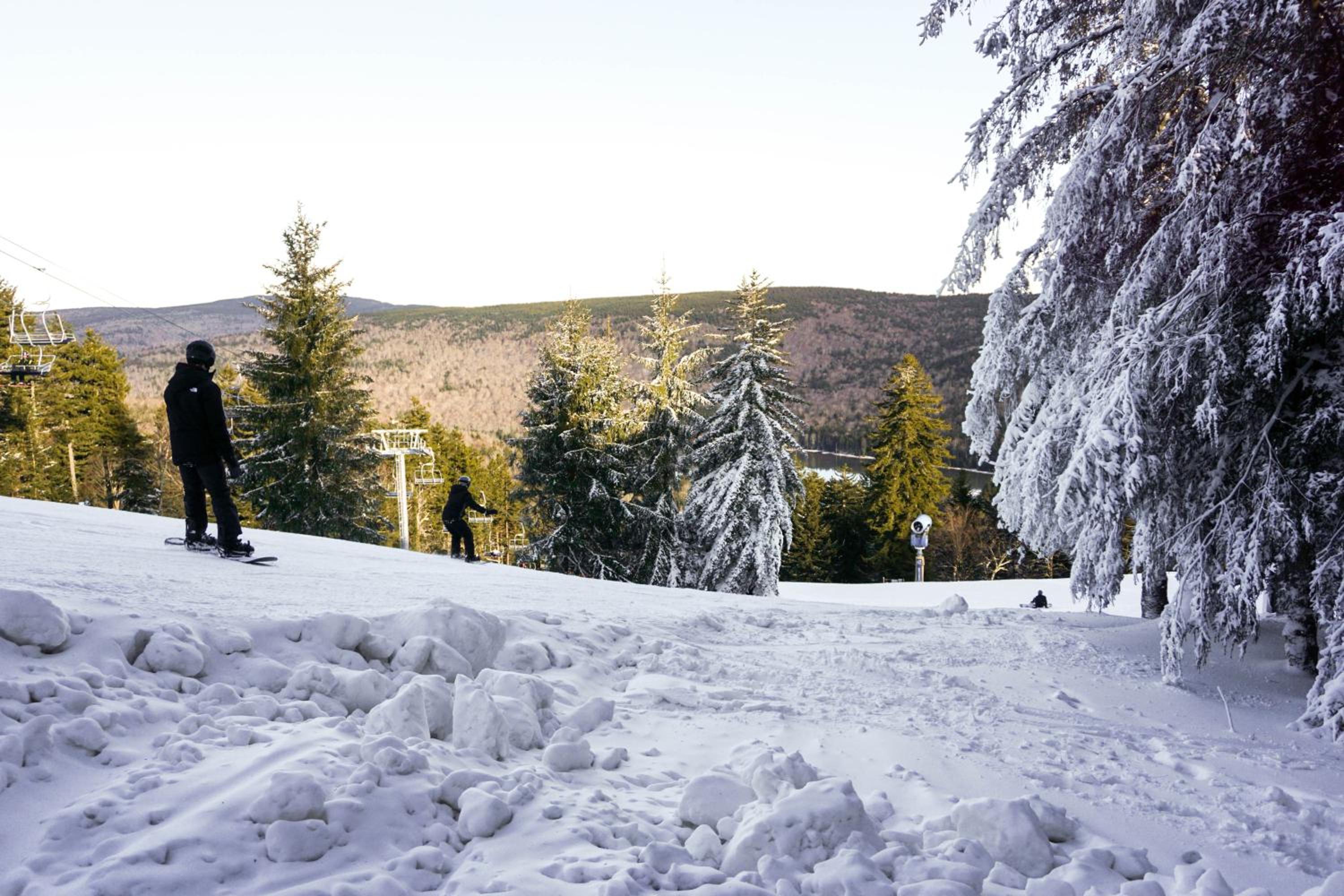 Powder Monkey #14: 3 Bedrooms, 2 Full Baths: Ski to your door!