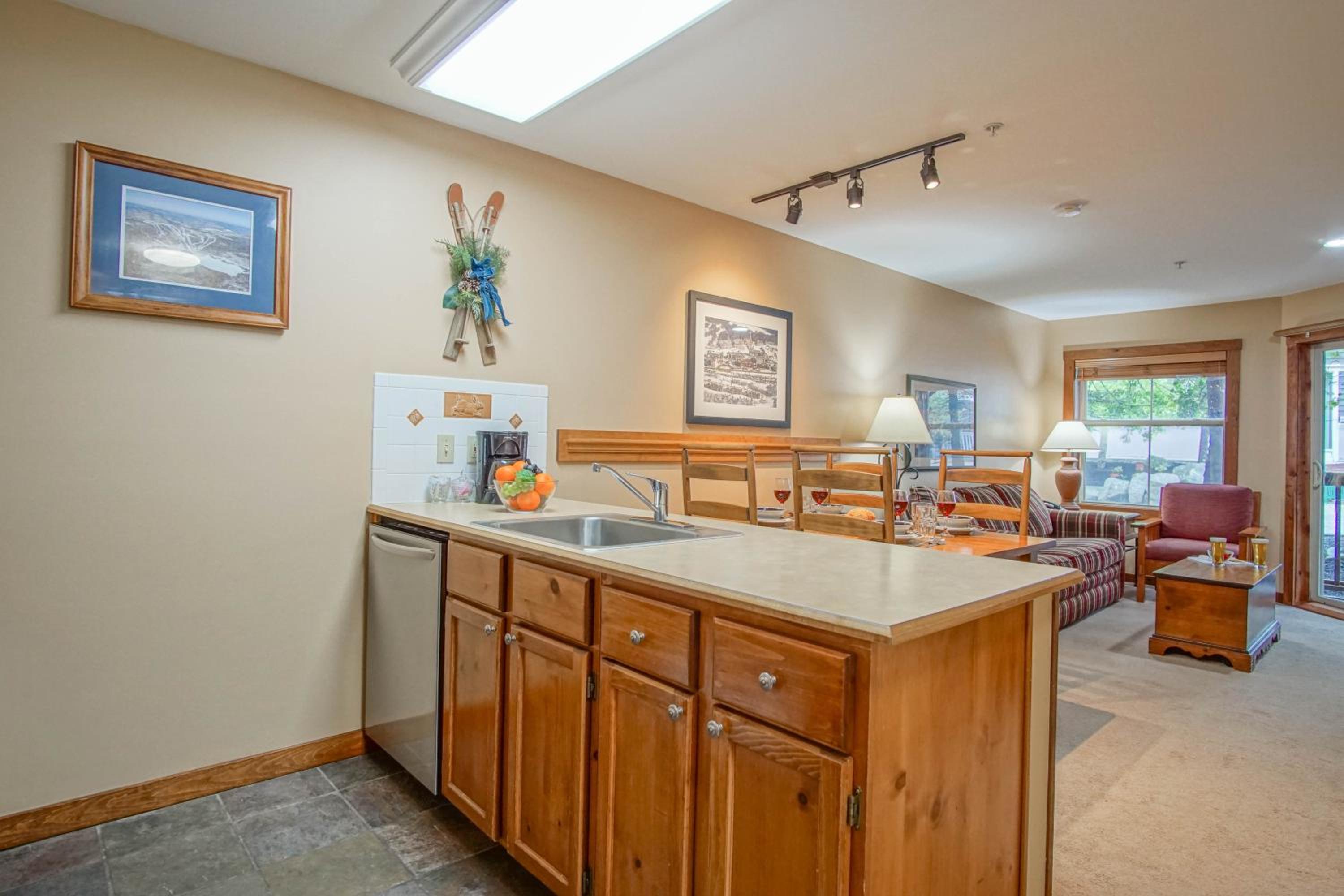 Rimfire 160: Walking Distance to shops, restaurants, Starbucks 1 BR Sleeps 4