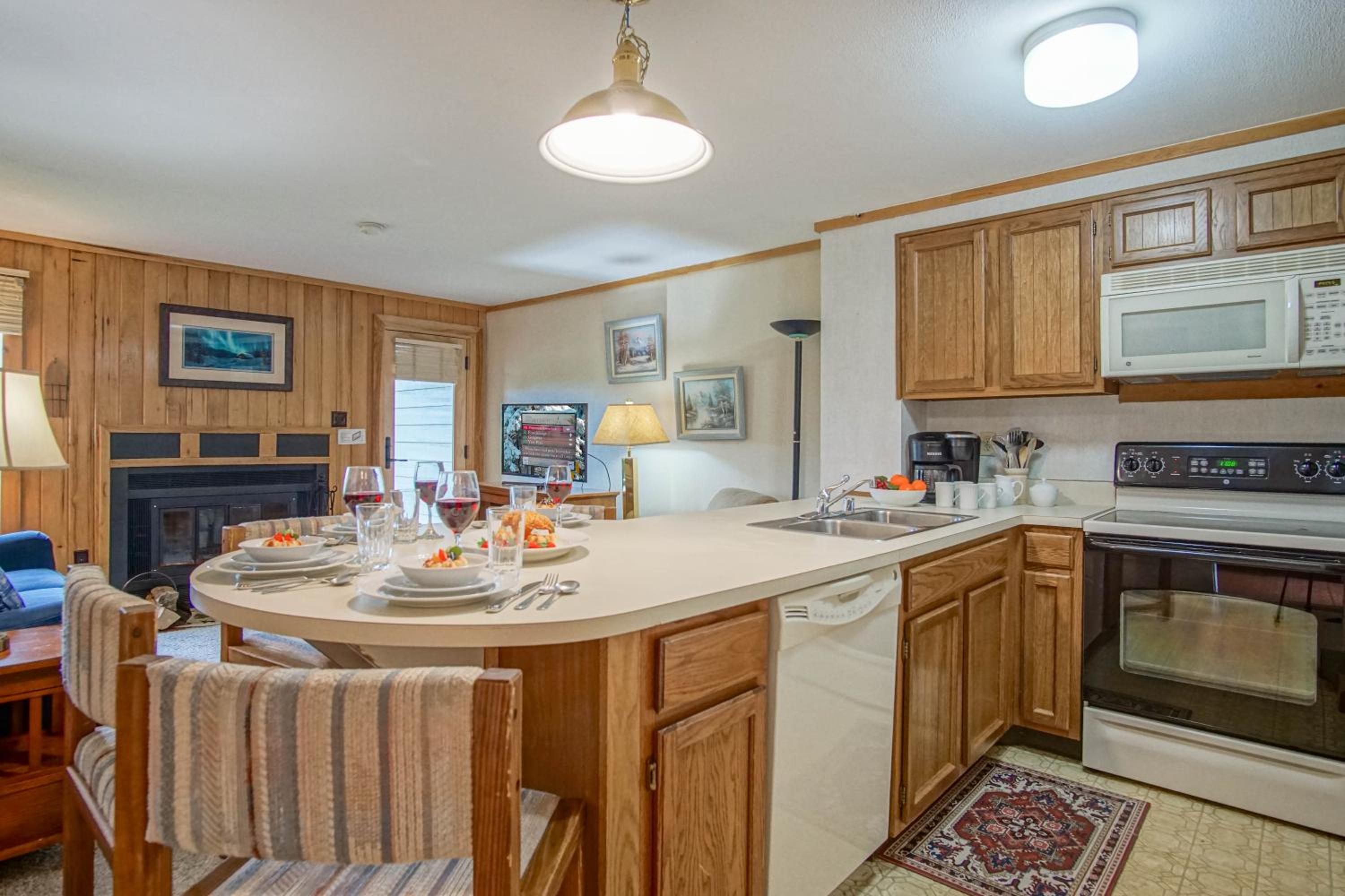 Powderidge 60: Slope Side, Fireplace, Spacious Deck