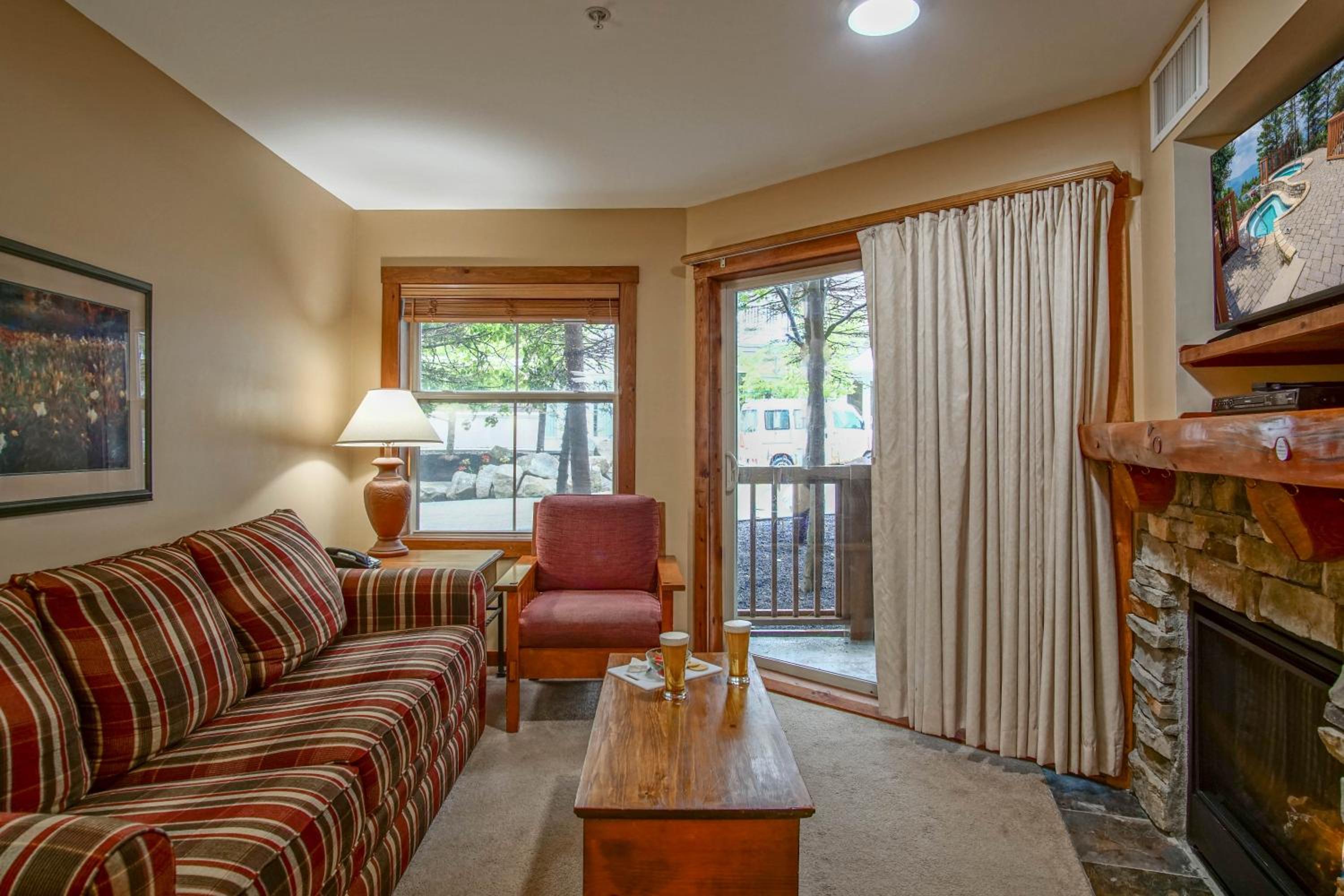 Rimfire 160: Walking Distance to shops, restaurants, Starbucks 1 BR Sleeps 4