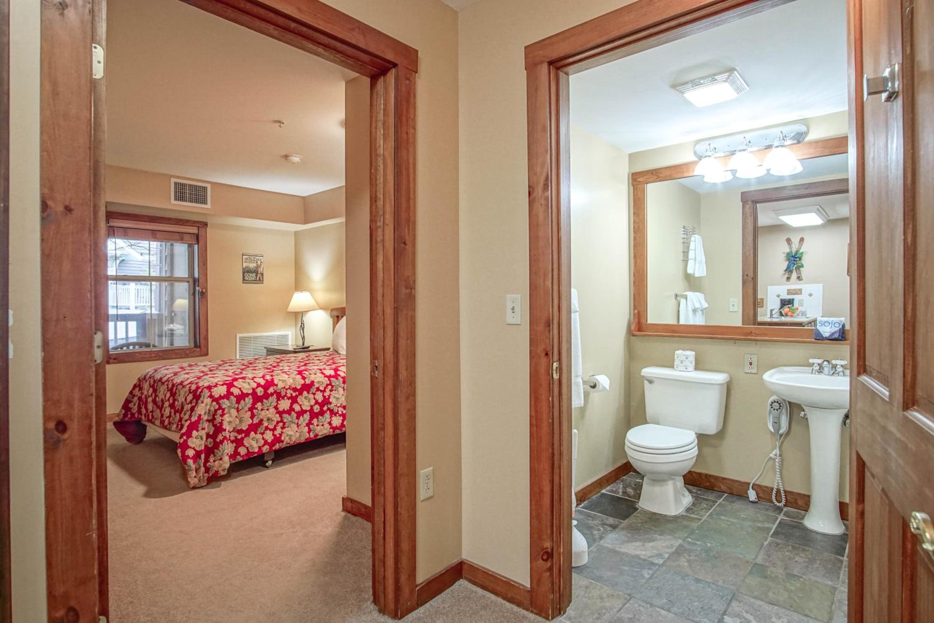Rimfire 160: Walking Distance to shops, restaurants, Starbucks 1 BR Sleeps 4