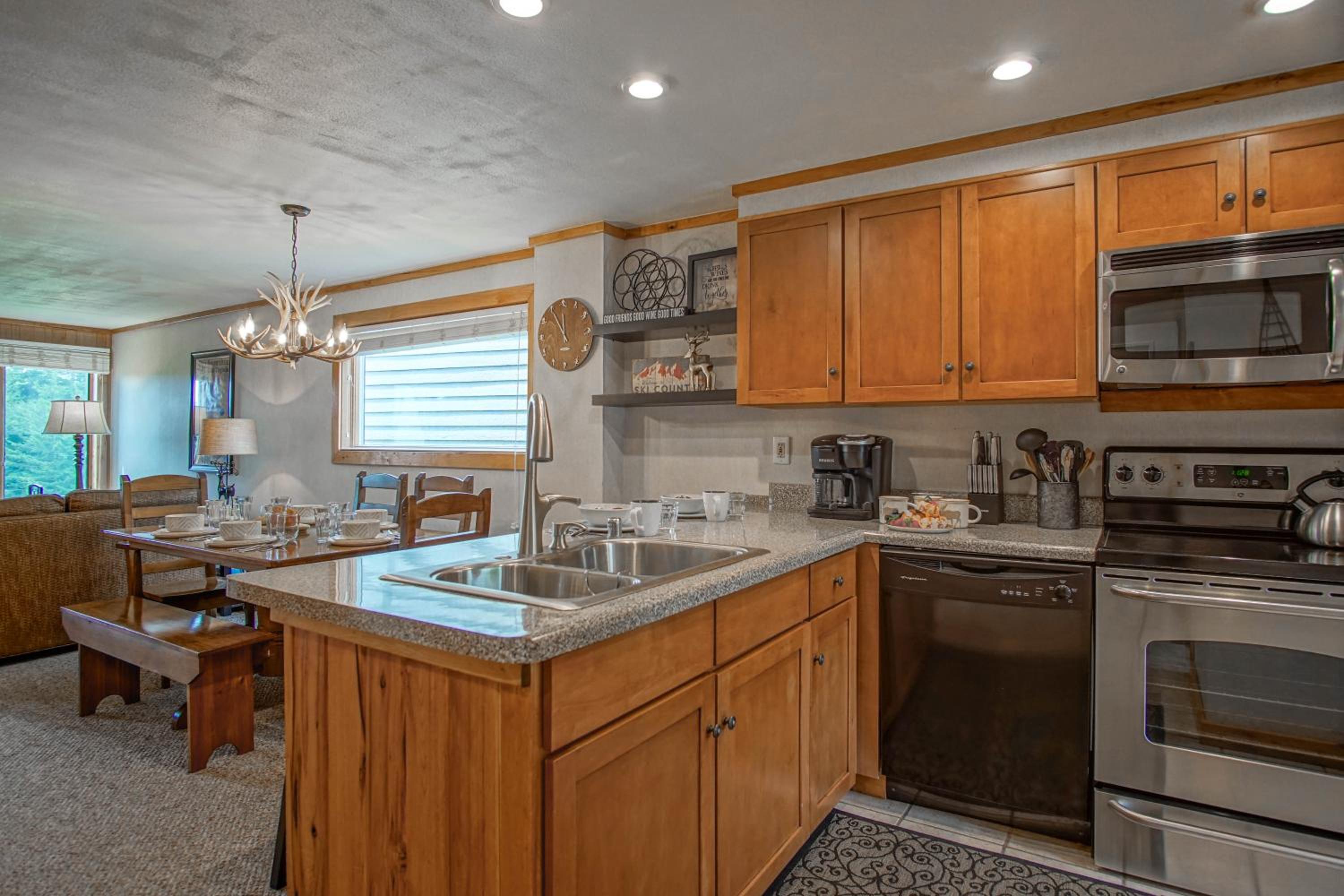 Powderidge 40: Slope Side, Sleeps 9 Full Kitchen