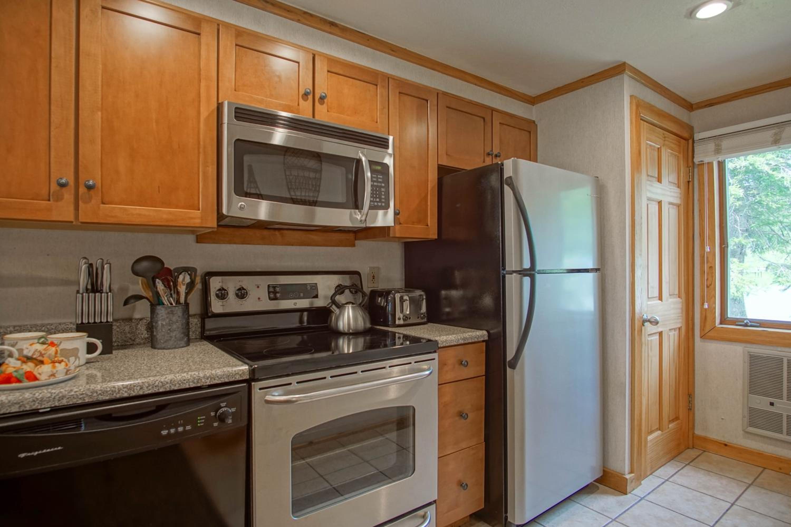 Powderidge 40: Slope Side, Sleeps 9 Full Kitchen