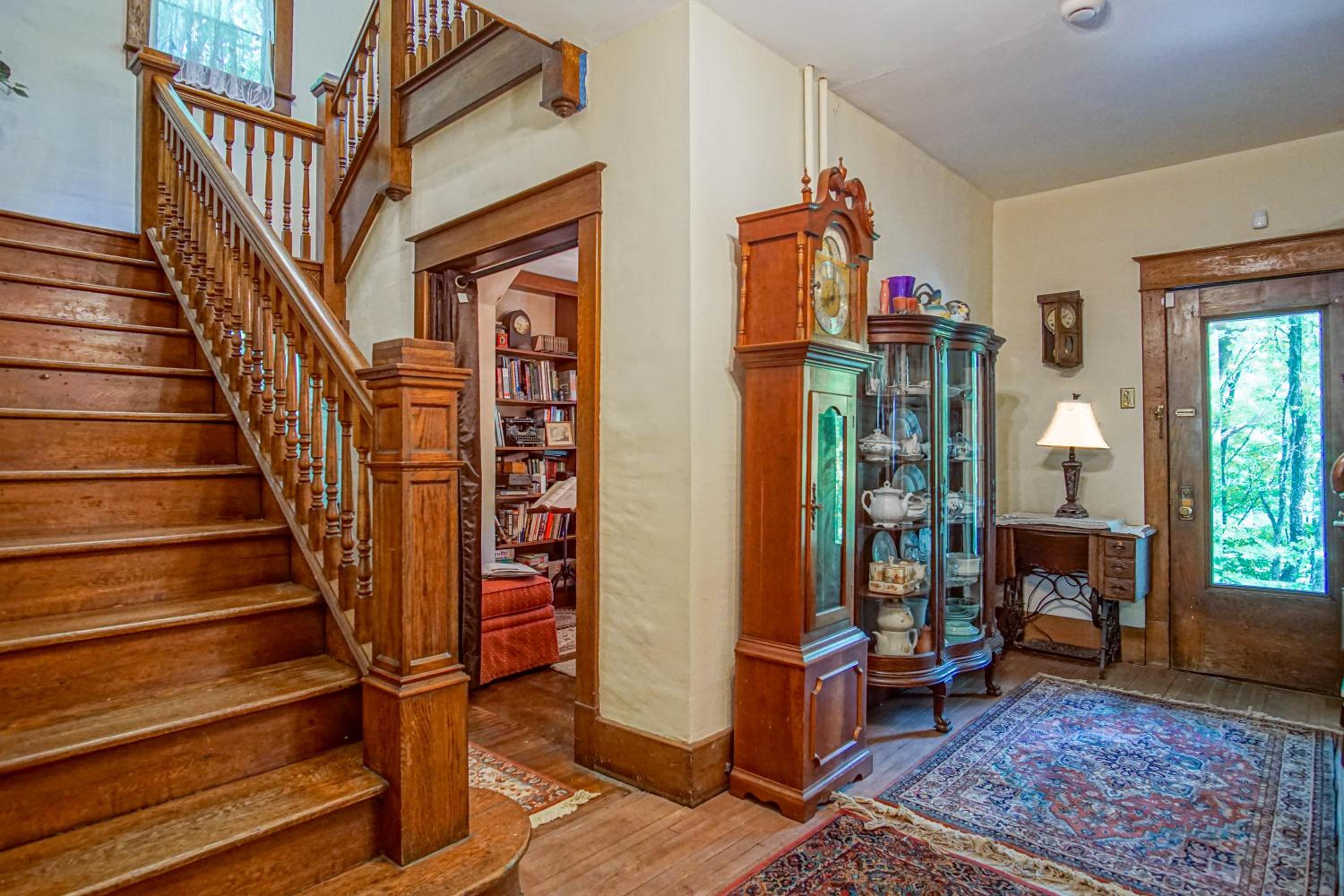 5 Br: Historic Glaab House in Cass, with AC, Amazing Kitchen, Covered Porches, Historical Landmark