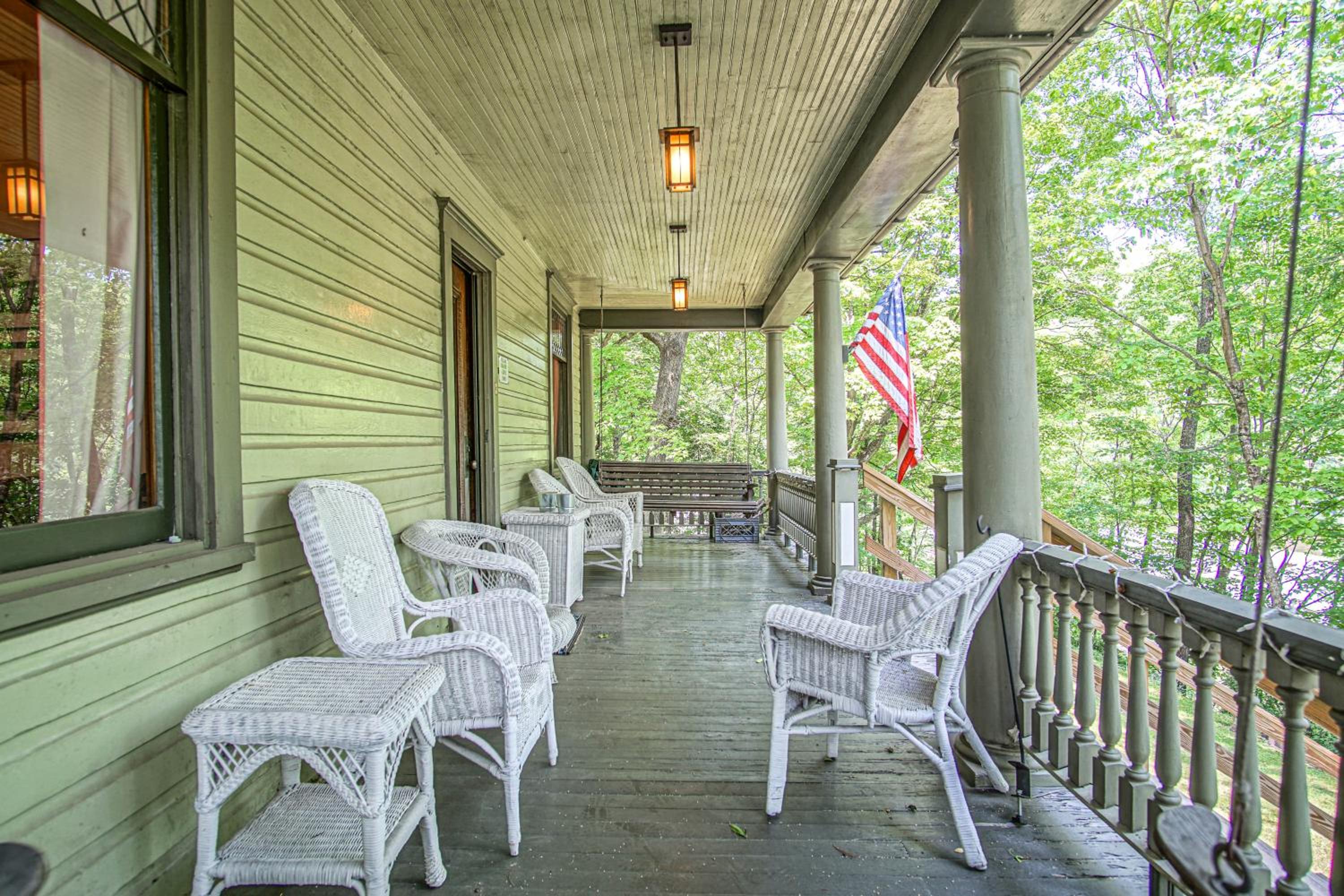 5 Br: Historic Glaab House in Cass, with AC, Amazing Kitchen, Covered Porches, Historical Landmark