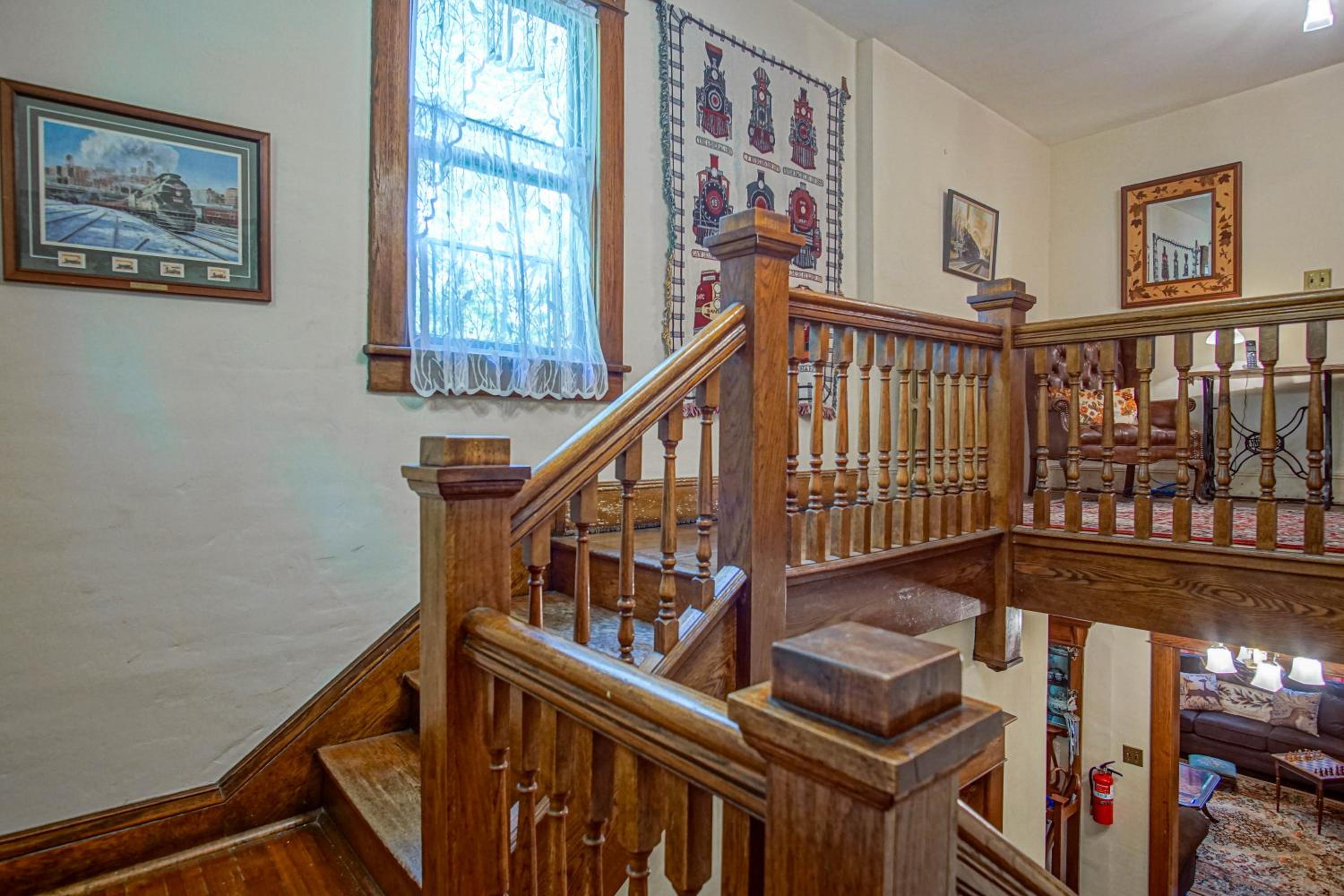 5 Br: Historic Glaab House in Cass, with AC, Amazing Kitchen, Covered Porches, Historical Landmark