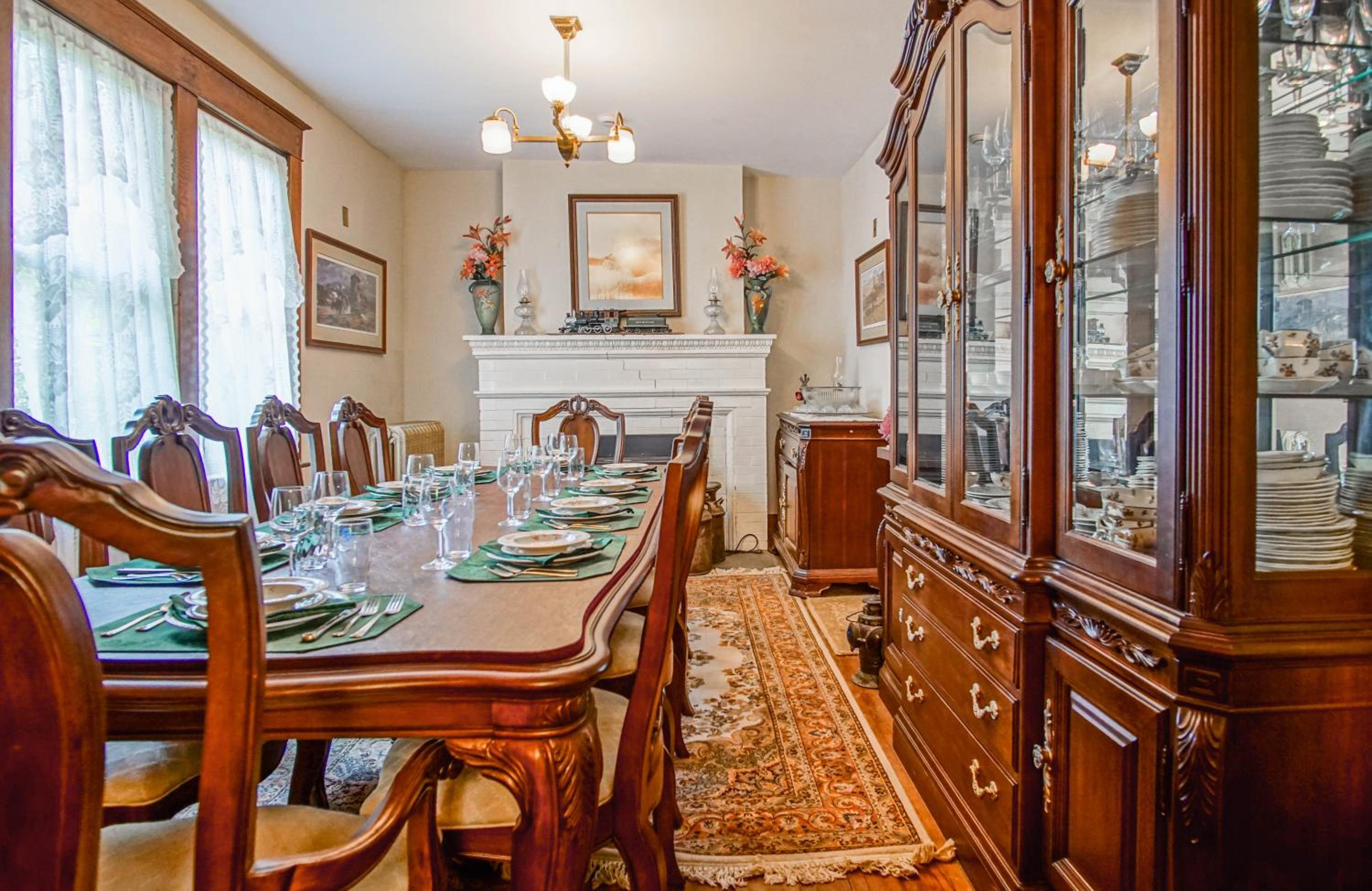 5 Br: Historic Glaab House in Cass, with AC, Amazing Kitchen, Covered Porches, Historical Landmark