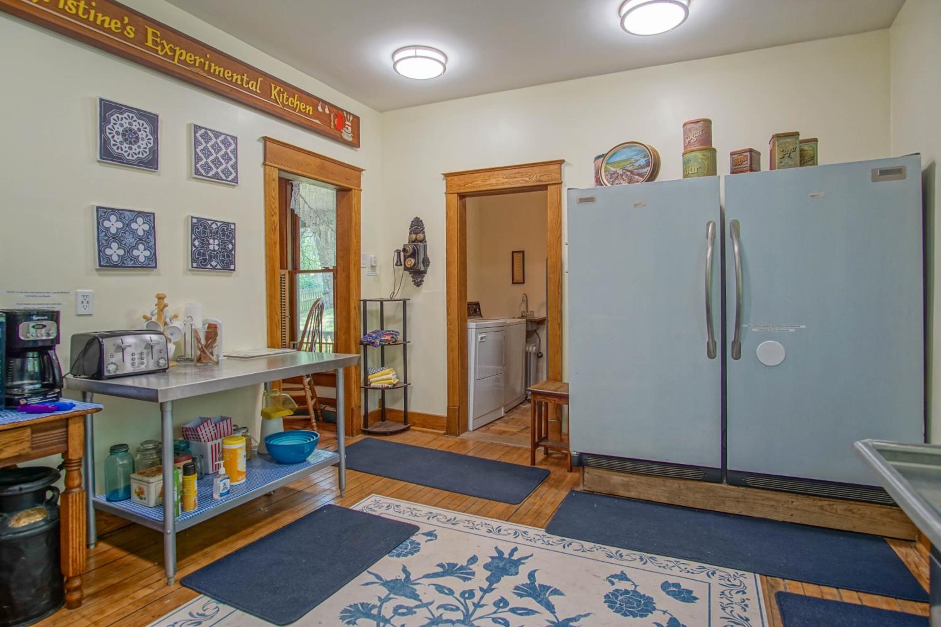5 Br: Historic Glaab House in Cass, with AC, Amazing Kitchen, Covered Porches, Historical Landmark