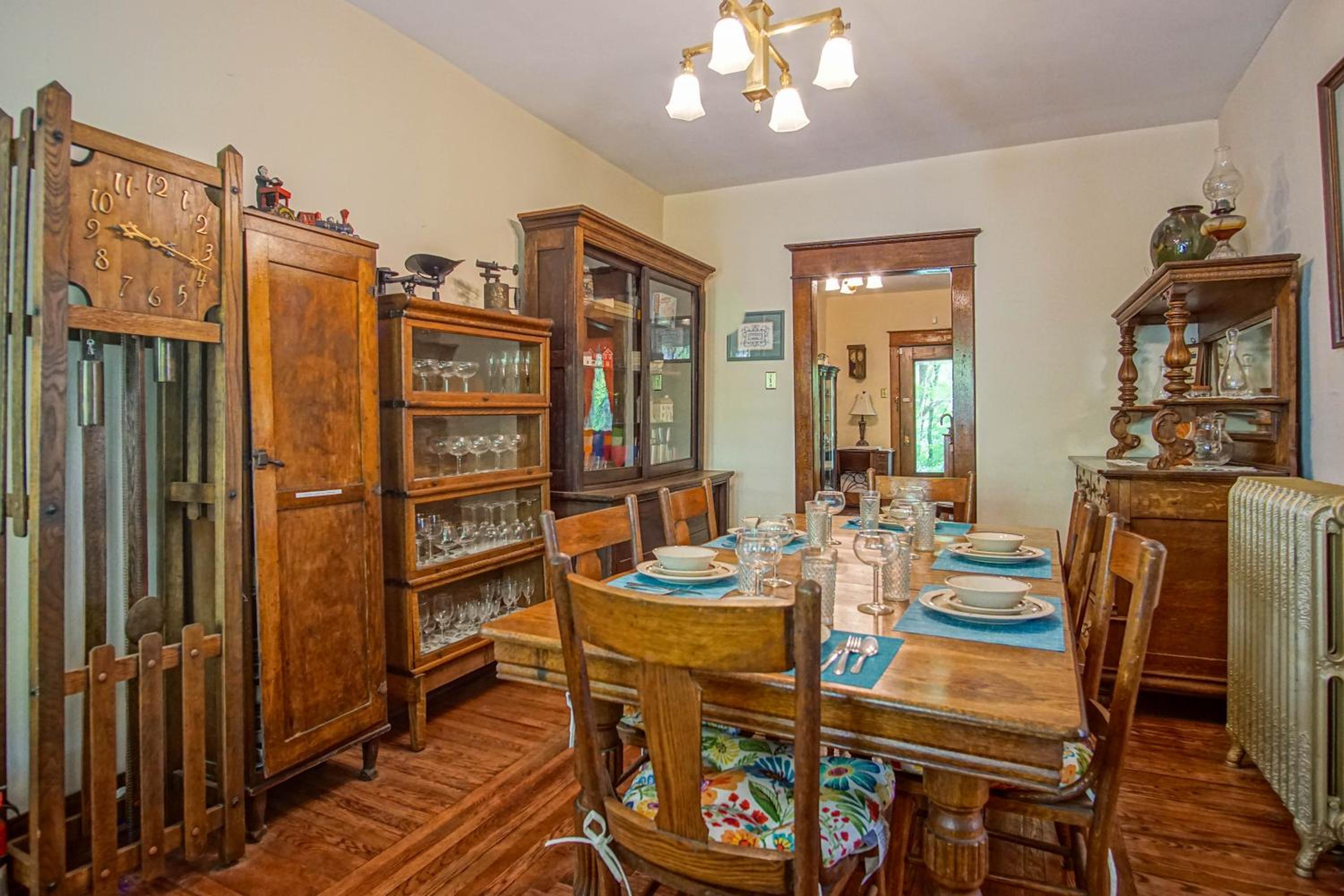 5 Br: Historic Glaab House in Cass, with AC, Amazing Kitchen, Covered Porches, Historical Landmark